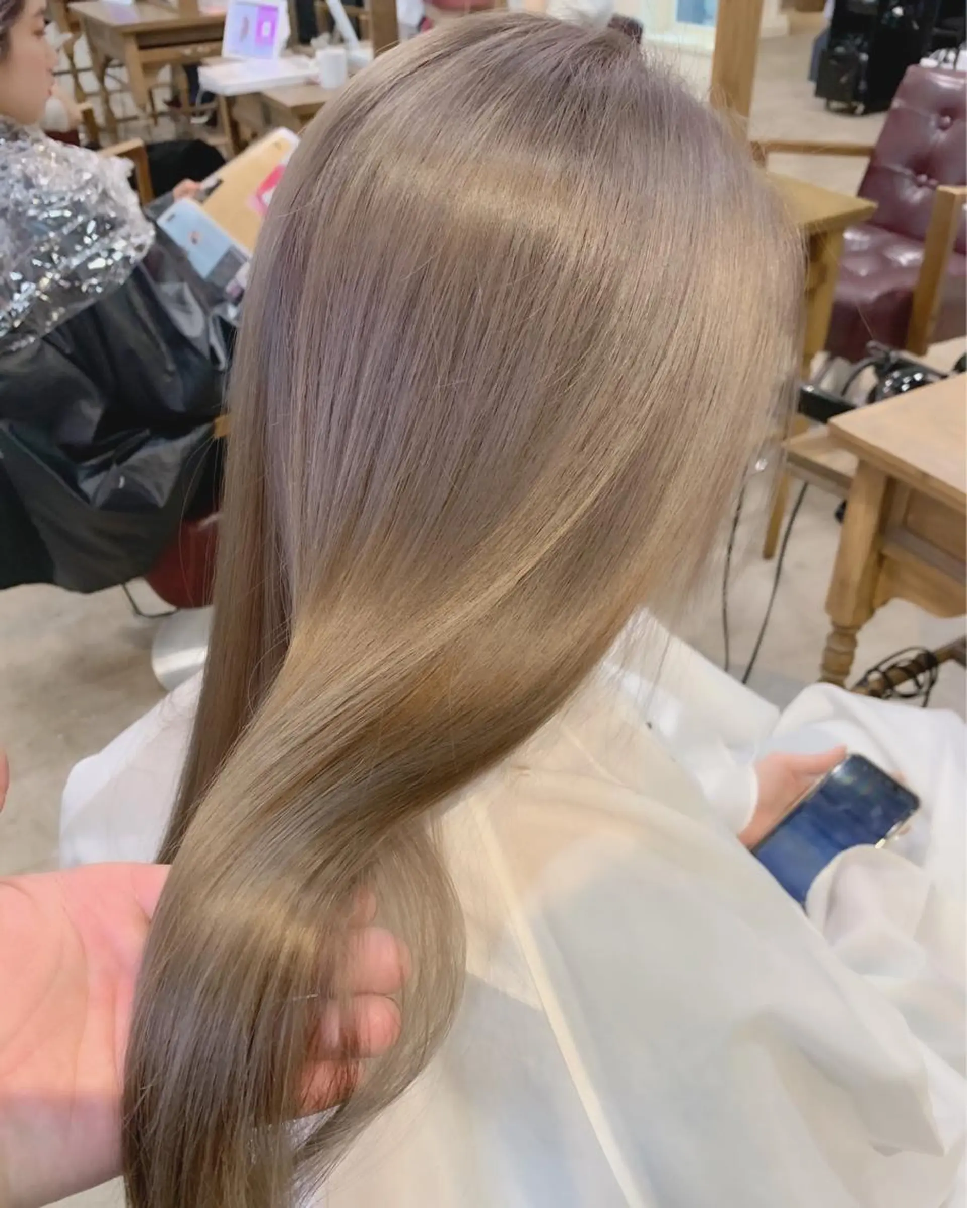 ロング カラー ベージュカラー ブリーチ ハイトーンカラー 透明感カラーが 得意です！NAOKIのヘアスタイル