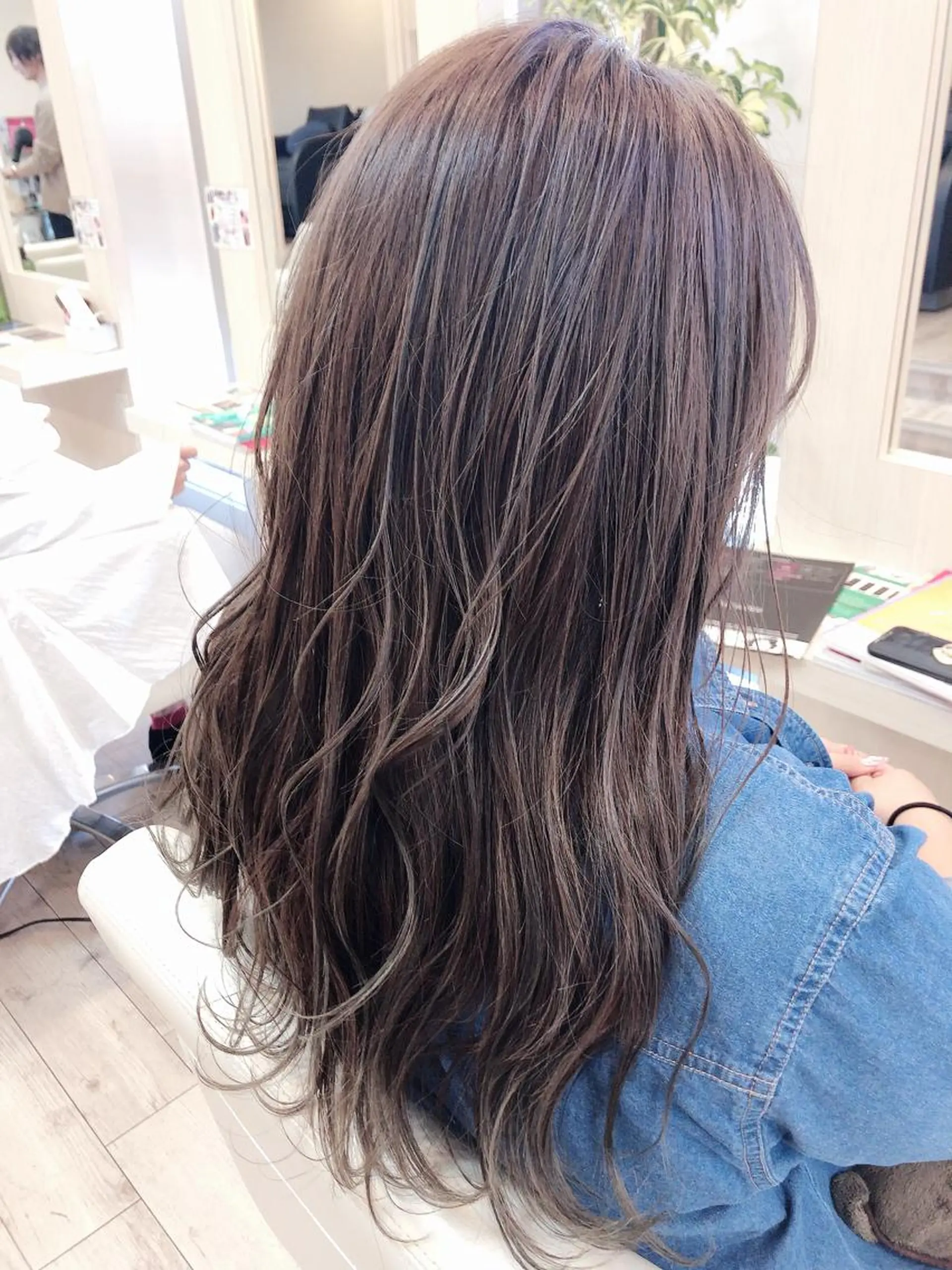 ロング カラー ハイライトカラー イルミナカラー ハイライト Fika所属・山浦 貴恵のヘアスタイル