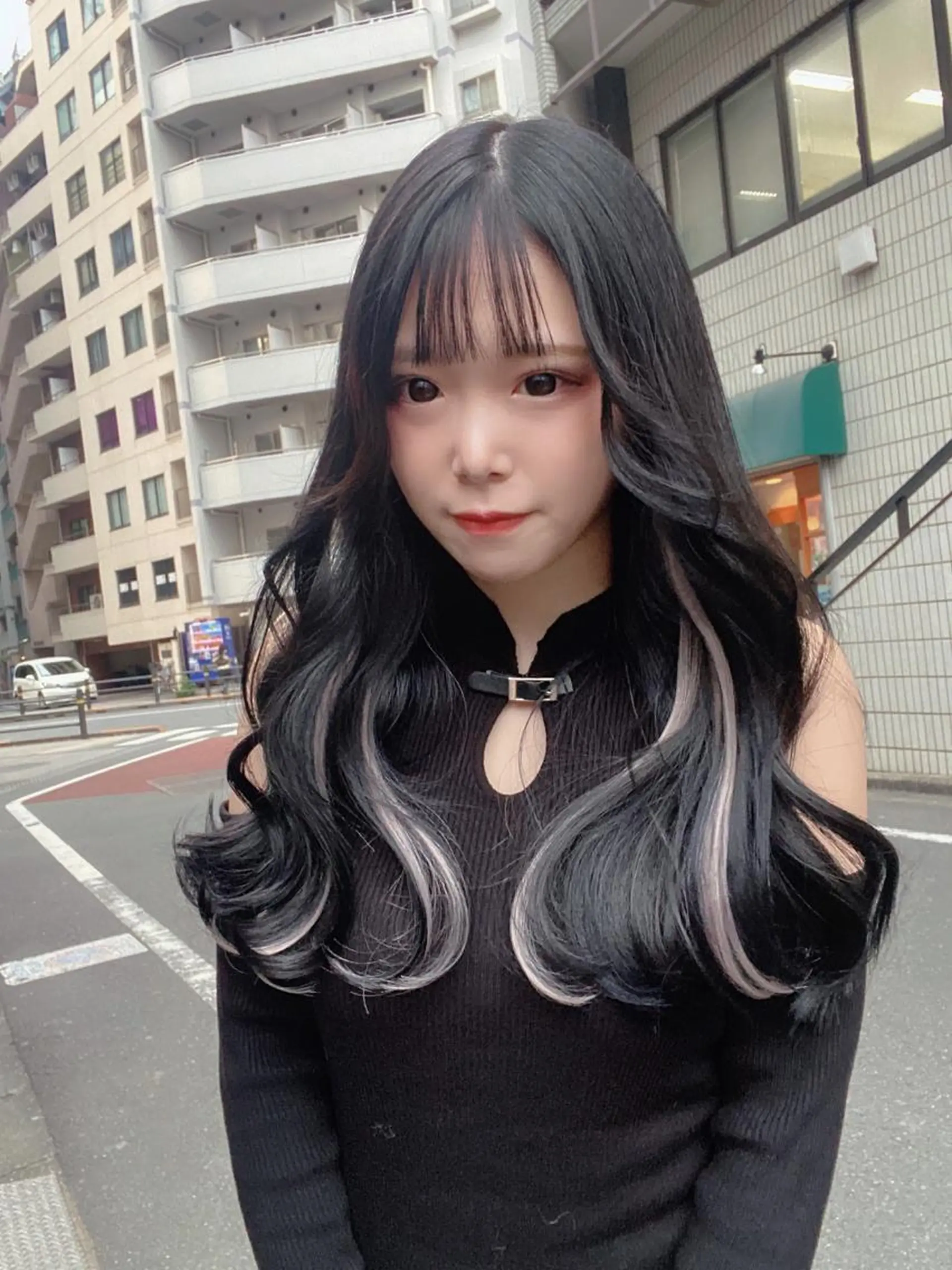 ロング カラー 黒髪 ブルーカラー ブルーブラック イヤリングカラー エクステ ヘアカラー エクステ FERNA池袋所属・マンツーマン施術✂︎ 金田尚久🎨のヘアスタイル