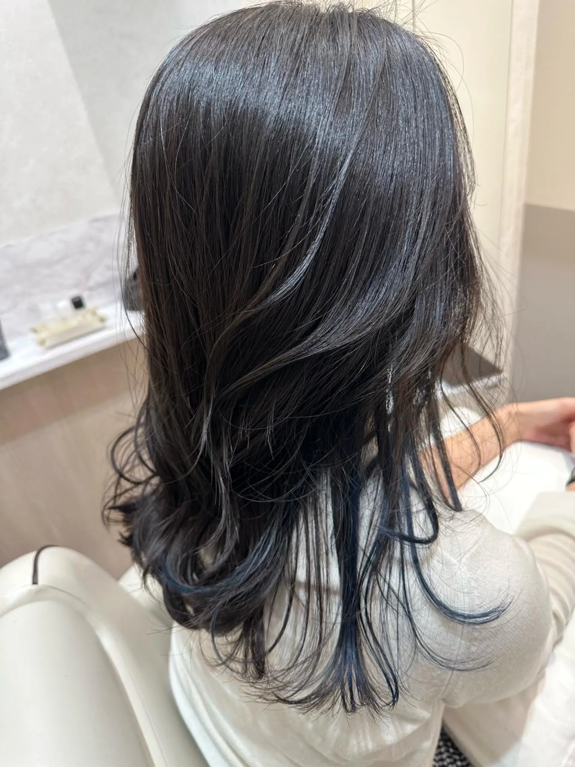 セミロング マツザキ チナツのヘアスタイル
