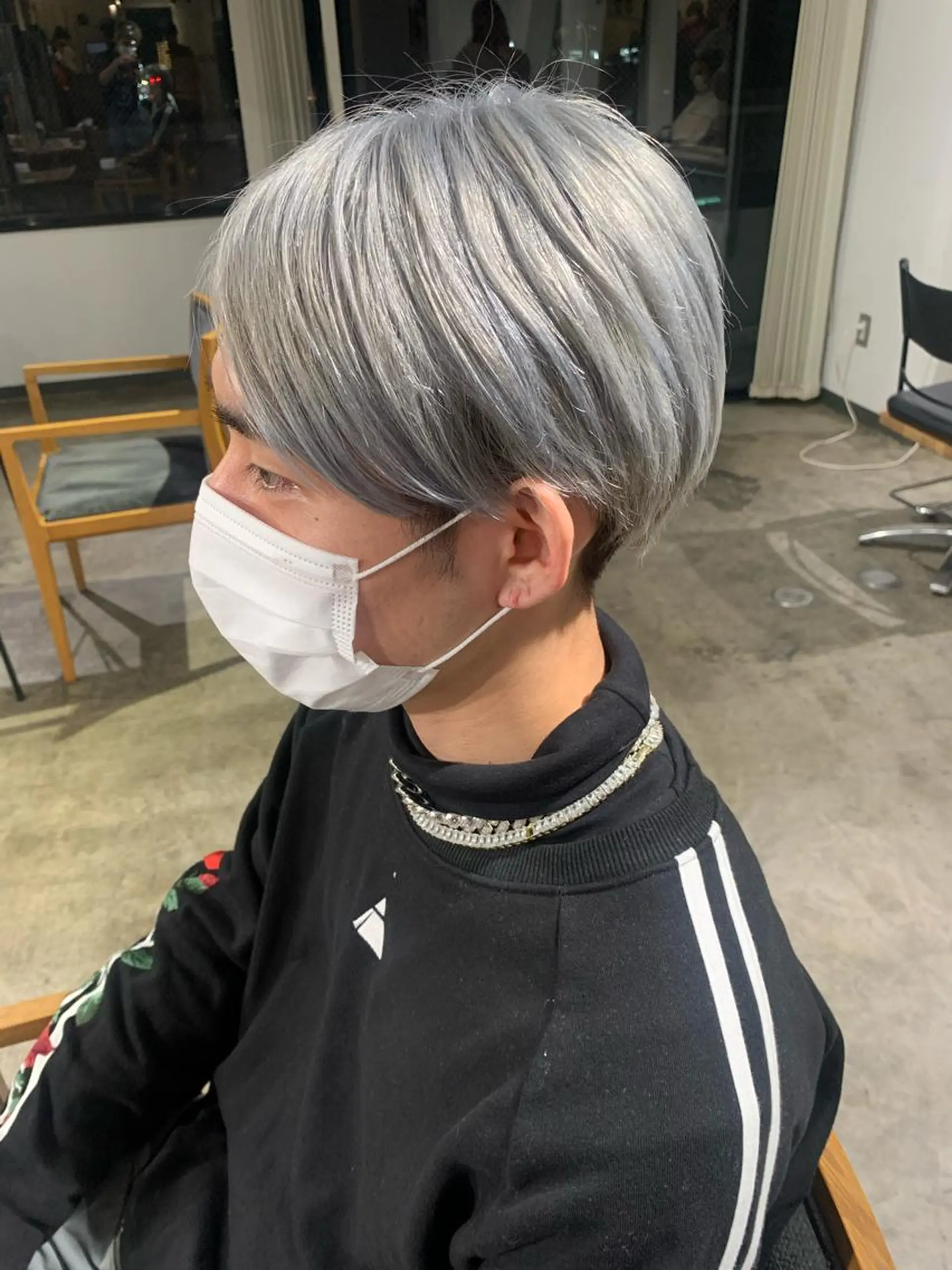ショート ヘアカラー トリートメント ✨艶ブリーチカラー ✨四ノ宮裕己のヘアスタイル