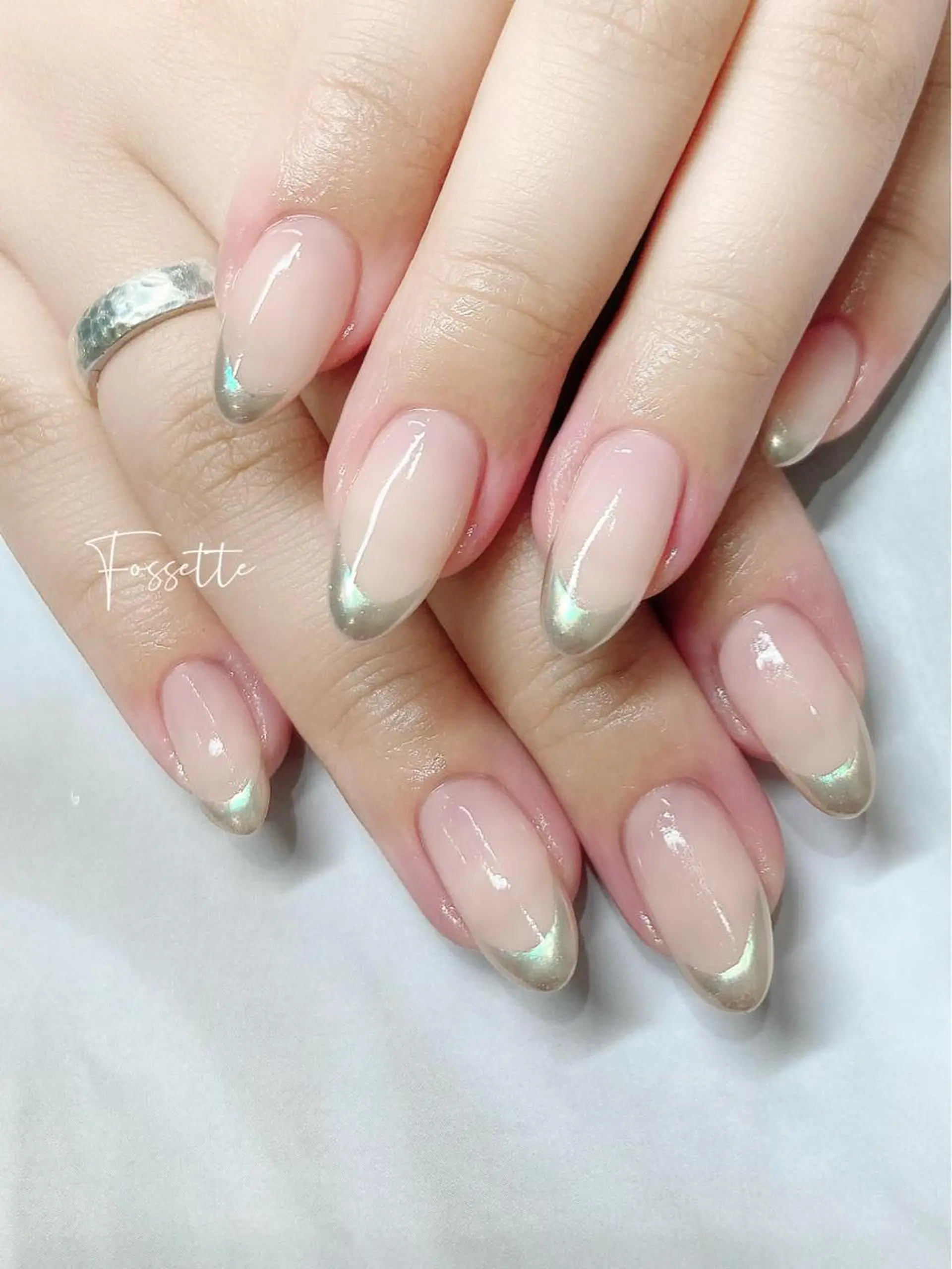 ネイル オーロラネイル フレンチネイル ミラーネイル nailsalon Fossetteのネイルデザイン