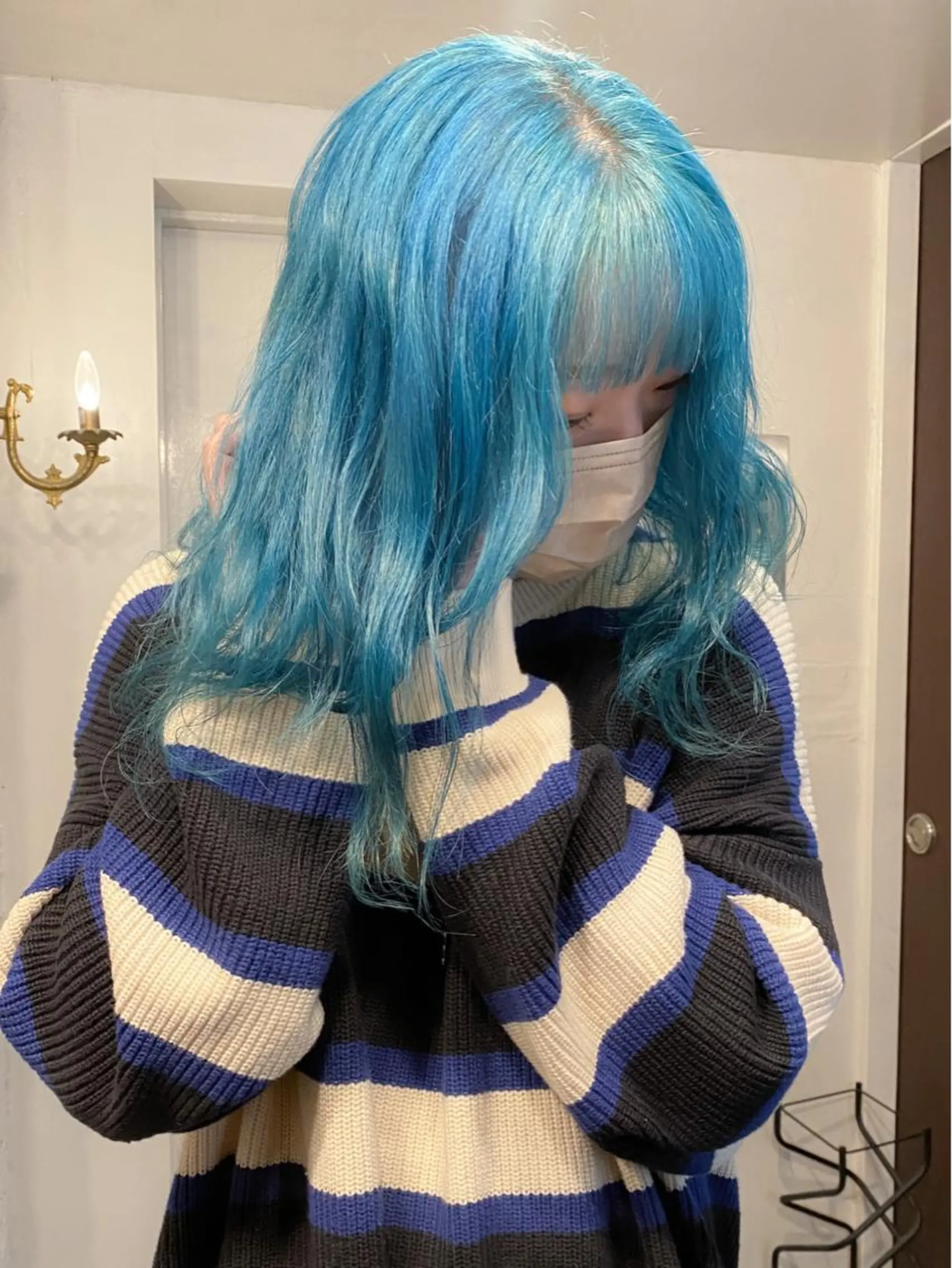 セミロング カラー ヘアアレンジ ブリーチ ブルーカラー ダブルカラー エメラルドグリーン 顔周りカット 韓国ヘア×髪質 改善🇰🇷シオリのヘアスタイル