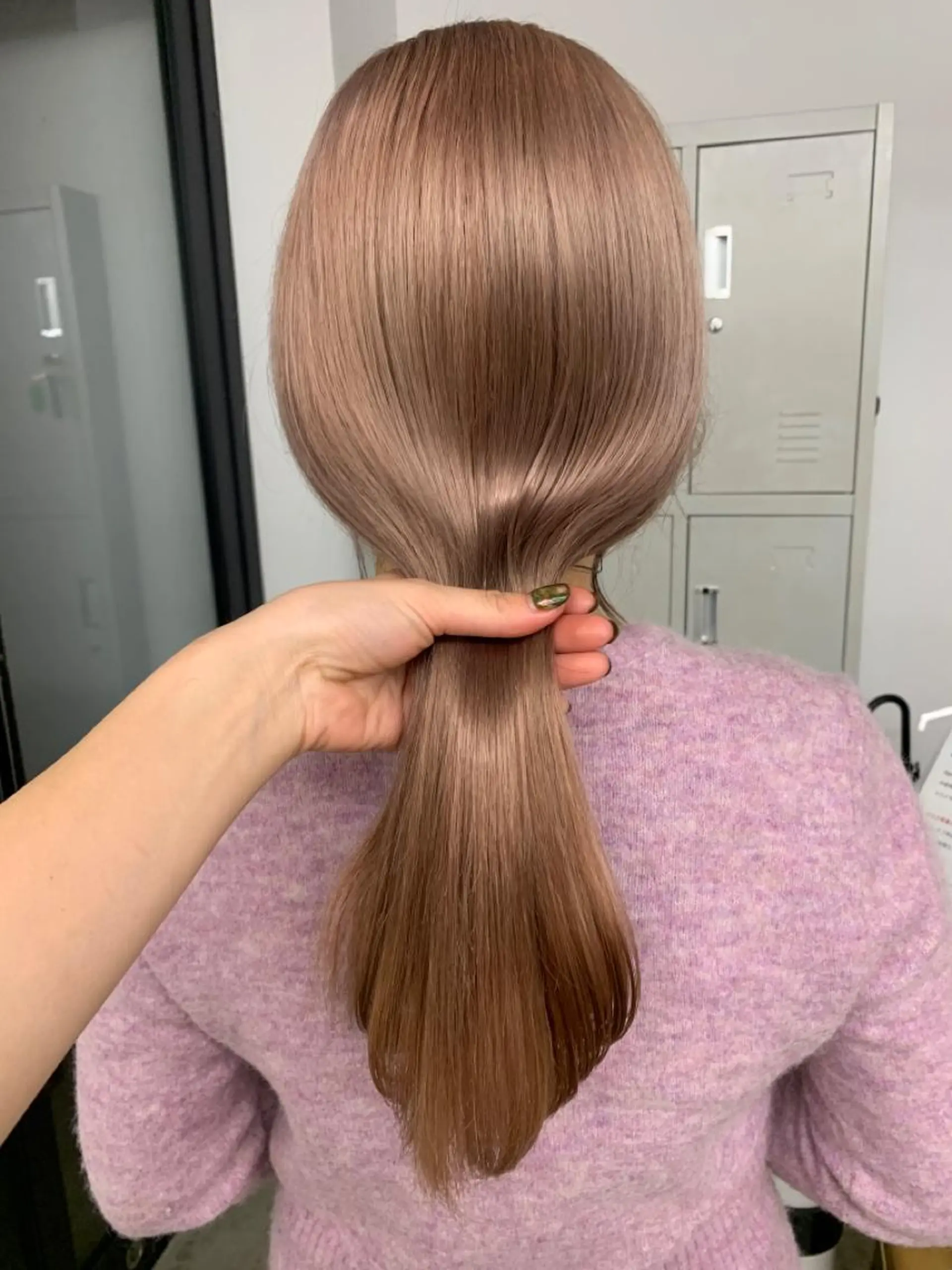 ロング カラー ベージュカラー ミルクティーベージュ tomoe 艶カラー💗🪽のヘアスタイル