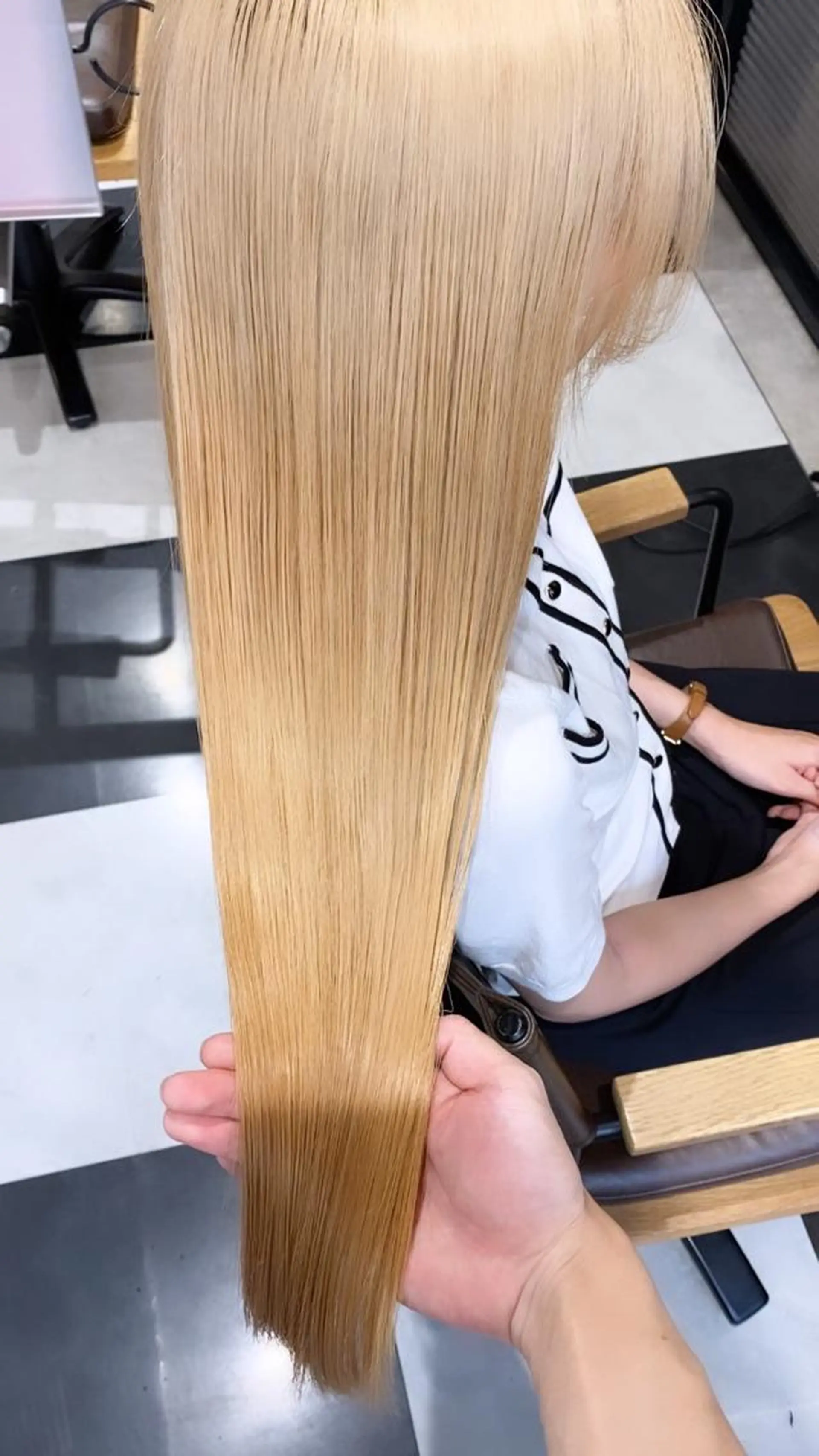 ロング 透明感ブリーチ/ メンズパーマのヘアスタイル