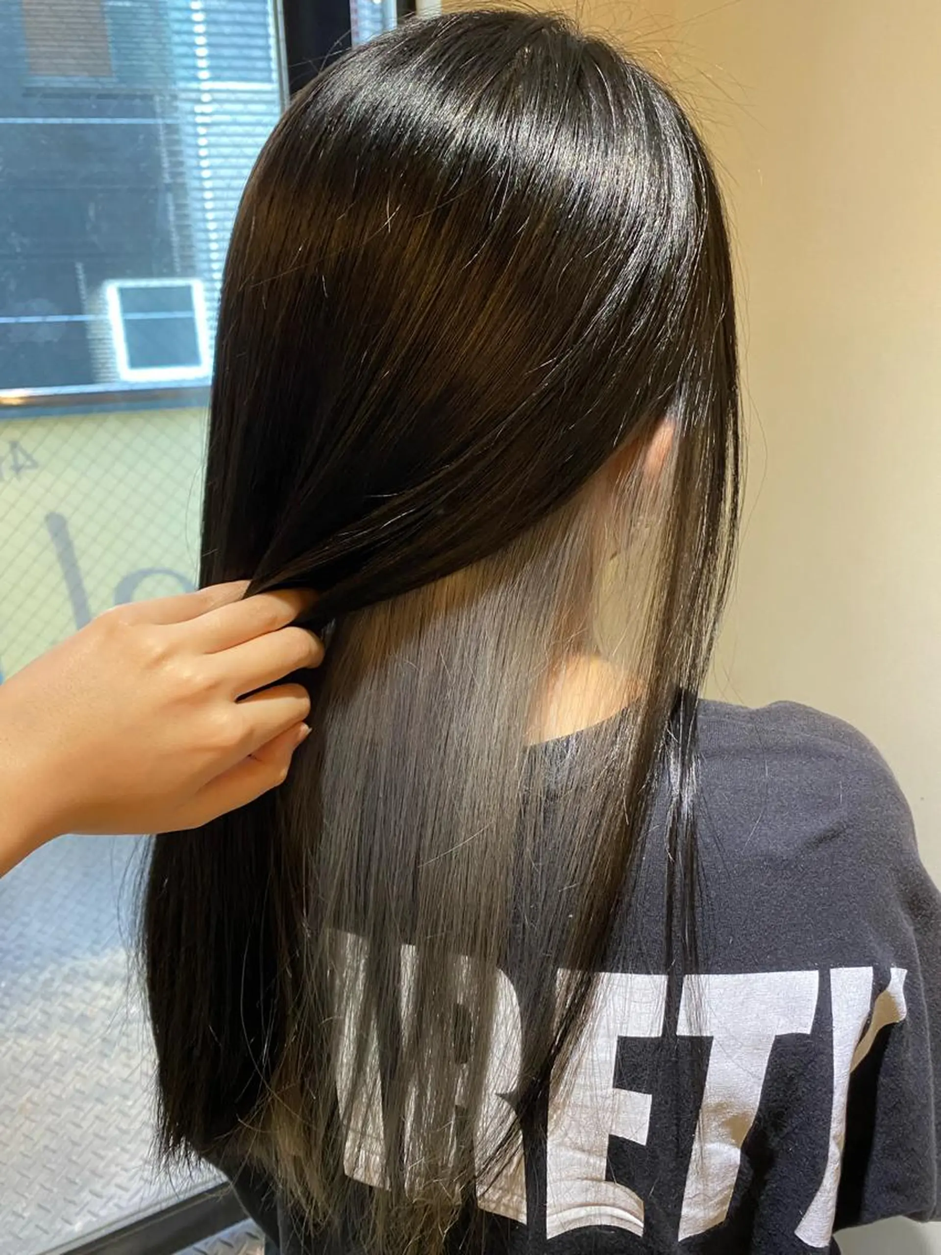 ロング ヘアカラー 水谷 菜央のヘアスタイル