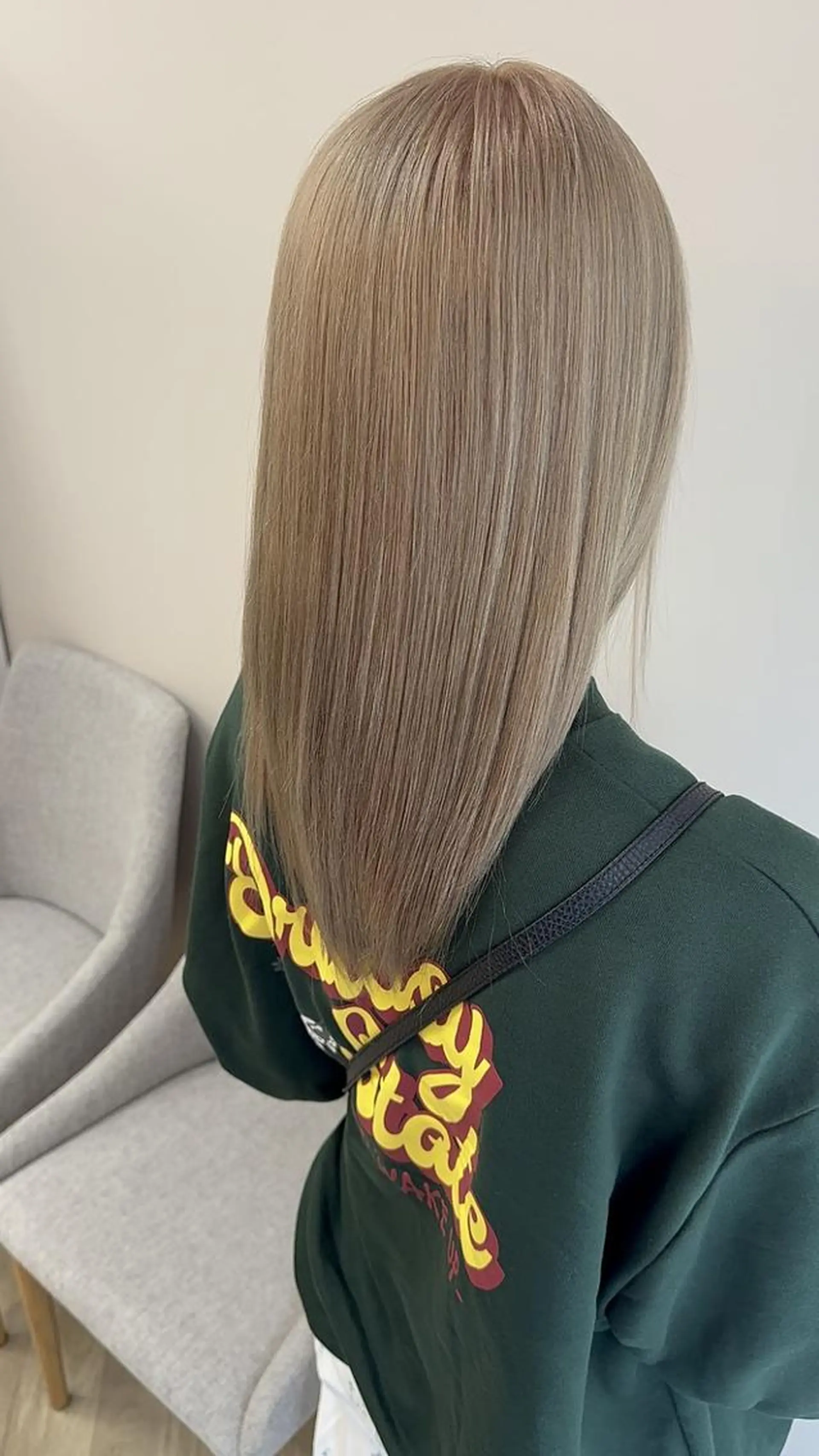 セミロング パーマ カラー ベージュカラー ブリーチ 透明感カラー ダブルカラー ハイトーンカラー ブリーチ矯正💐 ミルクティー💐ナオのヘアスタイル