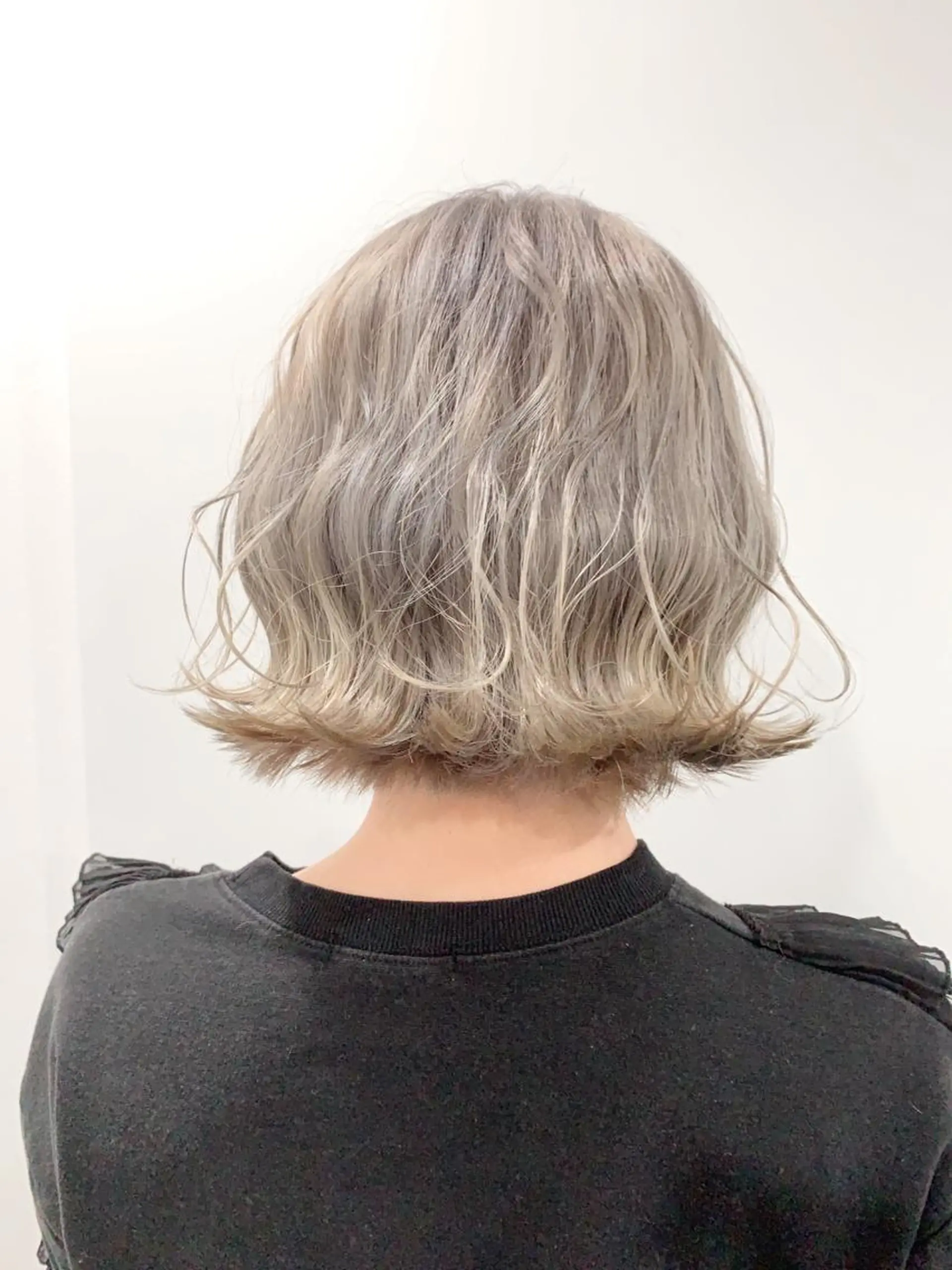 ミディアム アッシュ ハイライト レイヤーカット stylist ネネのヘアスタイル