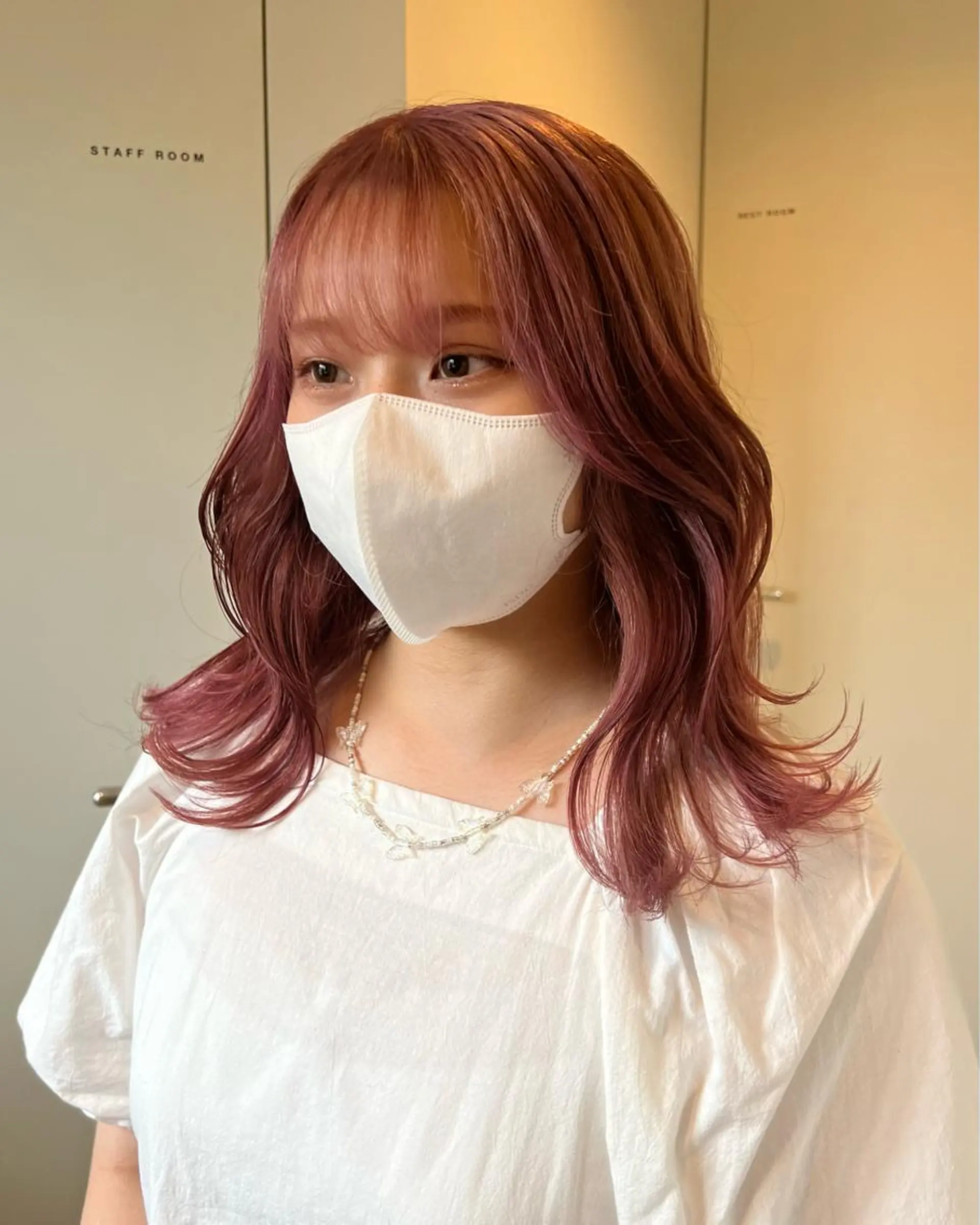ミディアム カラー ベージュカラー ブリーチ ハイトーンカラー ラベンダーカラー ラベンダーベージュ RAIMA ハイトーン/ベージュのヘアスタイル