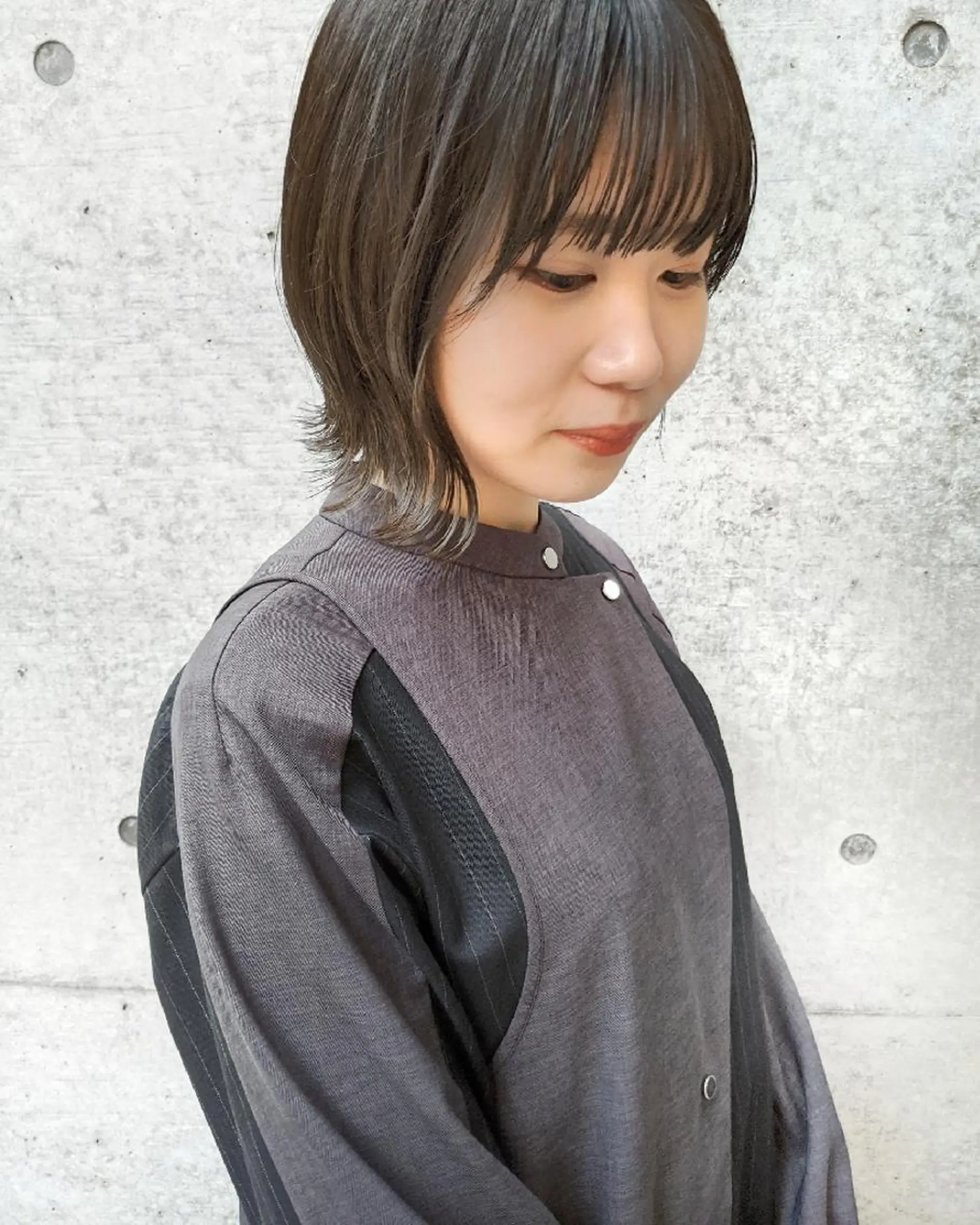 ミディアム カラー ヘアアレンジ グレージュ オリーブグレージュ オリーブグレー ボブ くびれヘア 南堀江 möwen ( メーヴェ )所属・mowen RUIのヘアスタイル