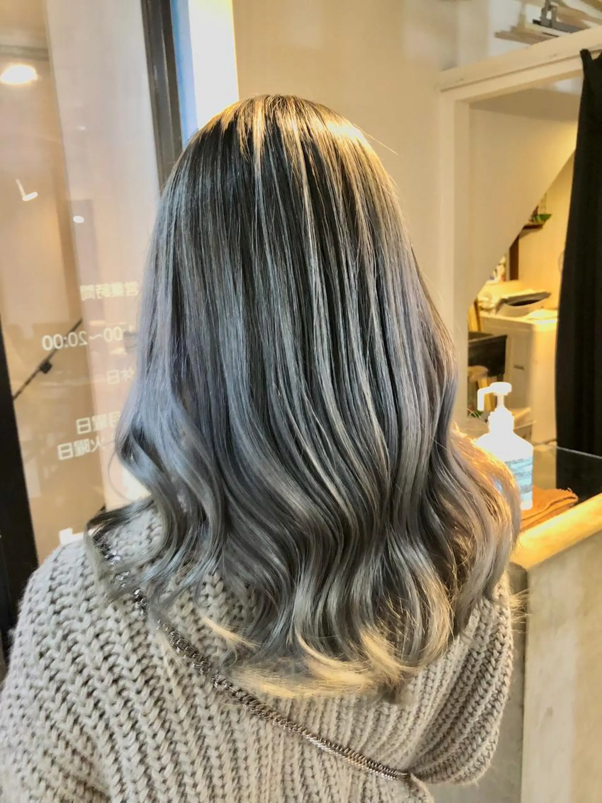 セミロング カラー シールエクステ バレイヤージュ ブリーチ ハイライトカラー ハイトーンカラー ヘアカラー トリートメント alpha. カラーエクステ下妻のヘアスタイル