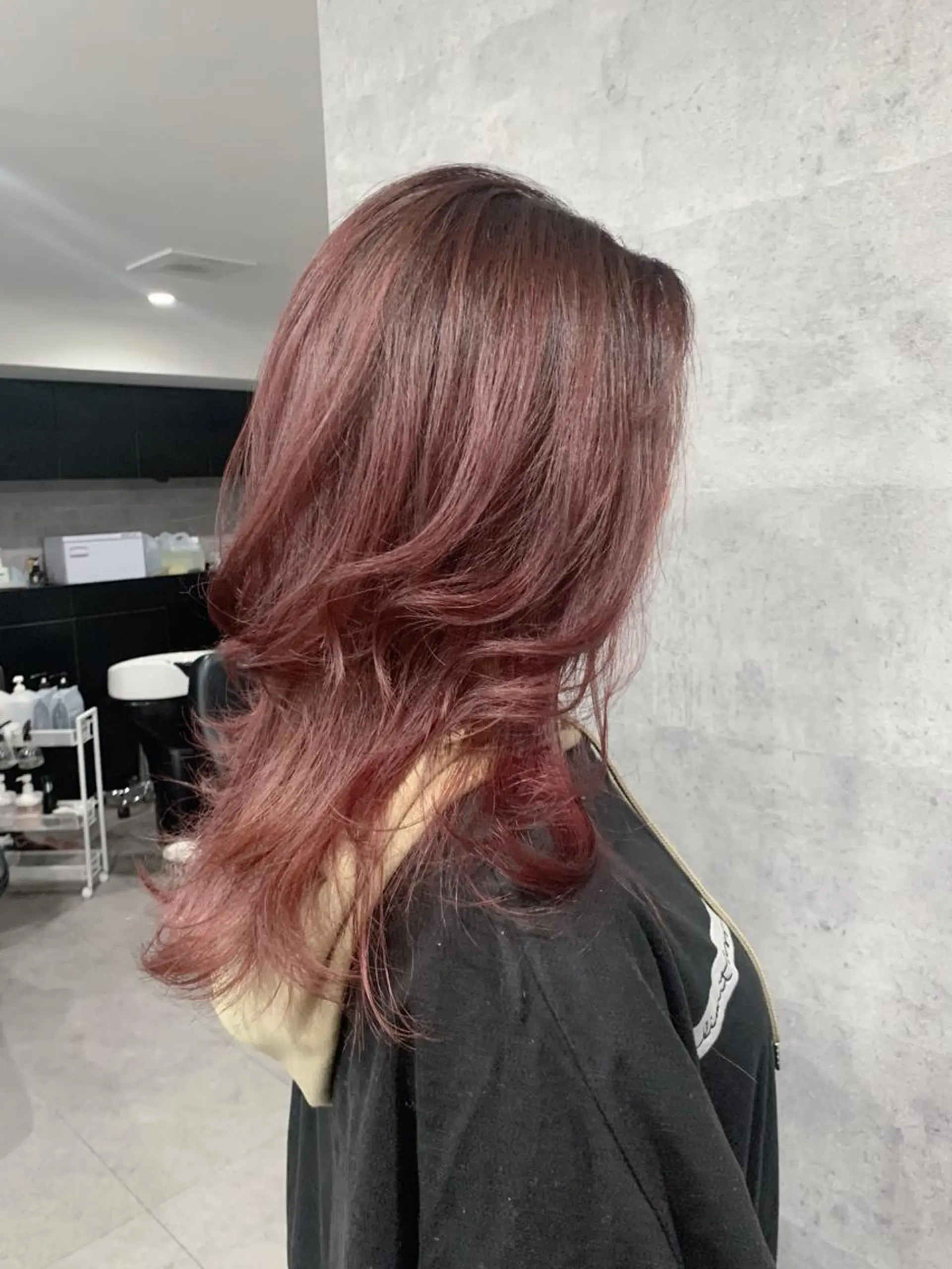 ロング カラー ピンクカラー レッドカラー レイヤーカット _WHITE 天神店 YUMEKA🐻のヘアスタイル