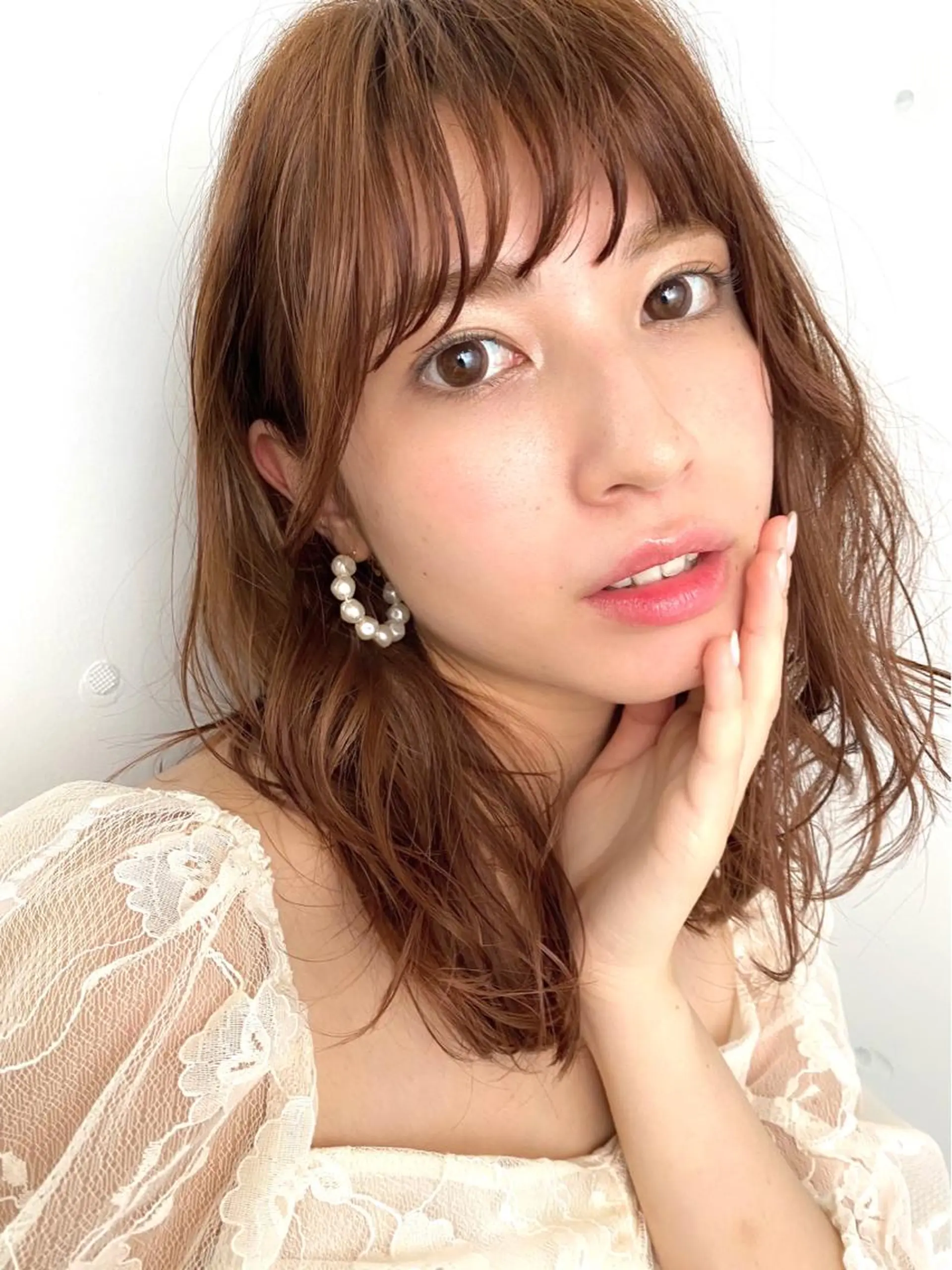 セミロング カラー ベージュカラー ピンクカラー ピンクベージュ カット ヘアカラー トリートメント chama レイヤーカットのヘアスタイル