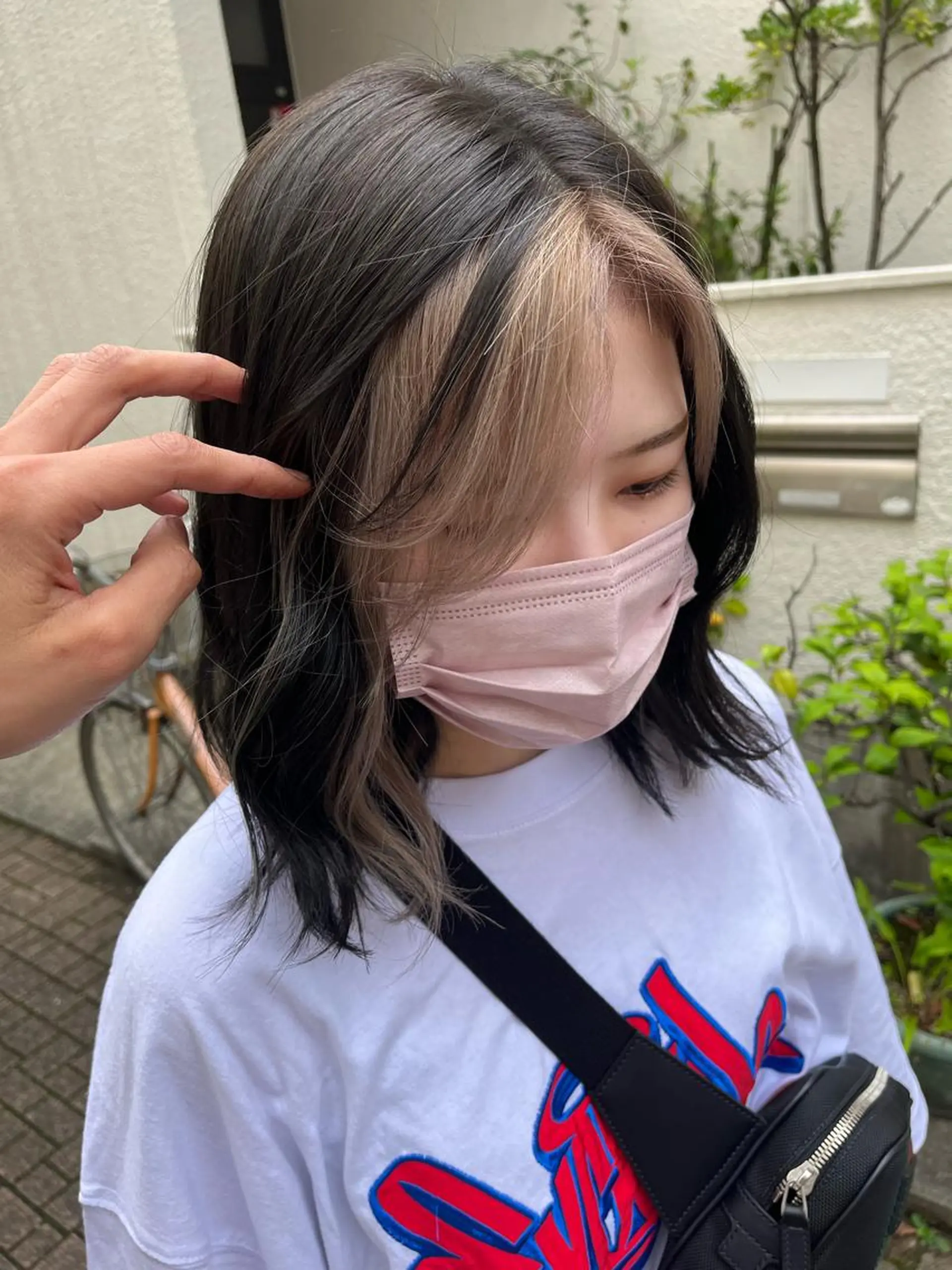 セミロング カラー ショートボブ アッシュ バレイヤージュ ミストバング ベージュカラー カット ヘアカラー トリートメント 原宿サロン代表 デザインカラー伊藤卓のヘアスタイル