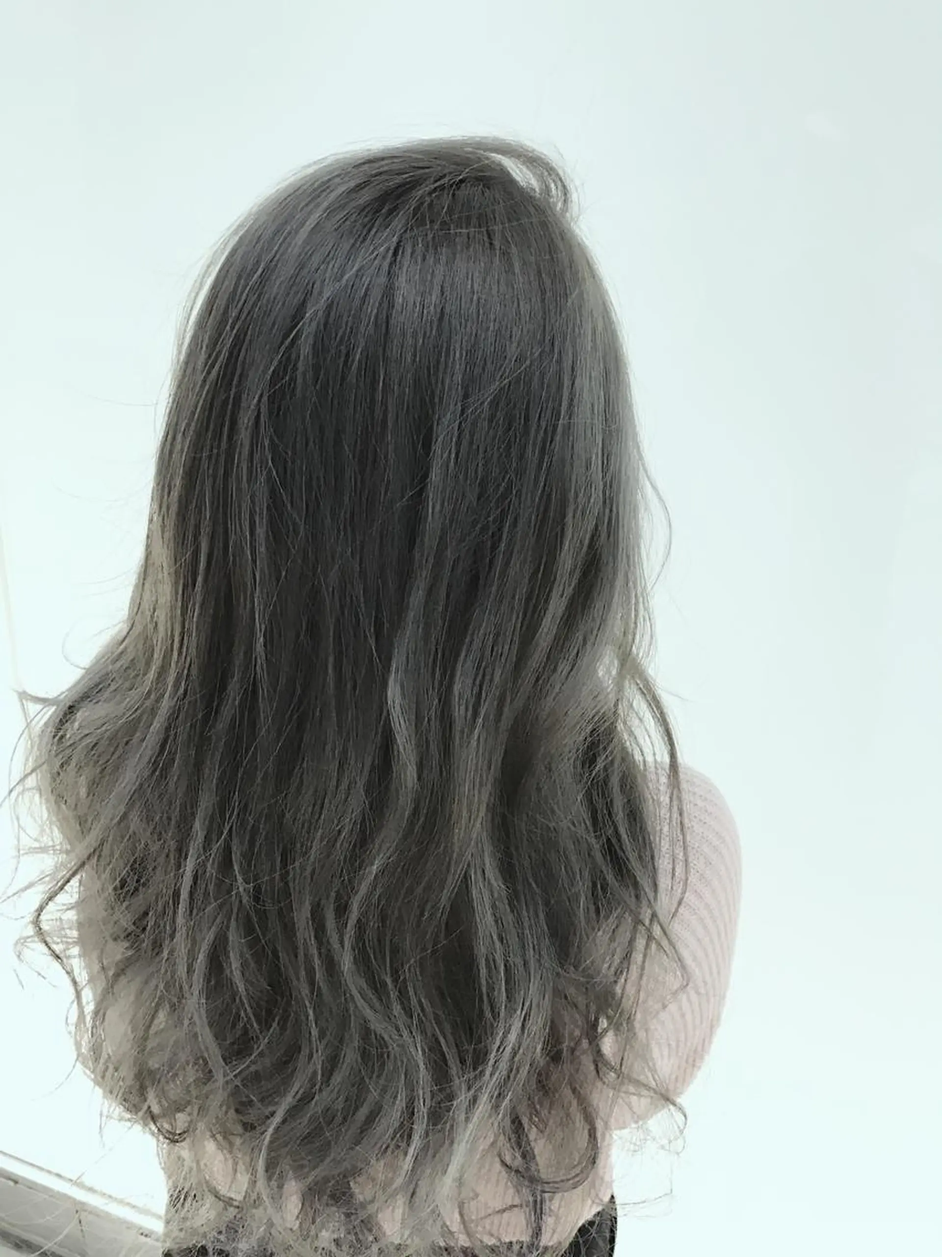 ロング カラー ブリーチ グレージュ Lee枚方所属・今里 弘樹のヘアスタイル