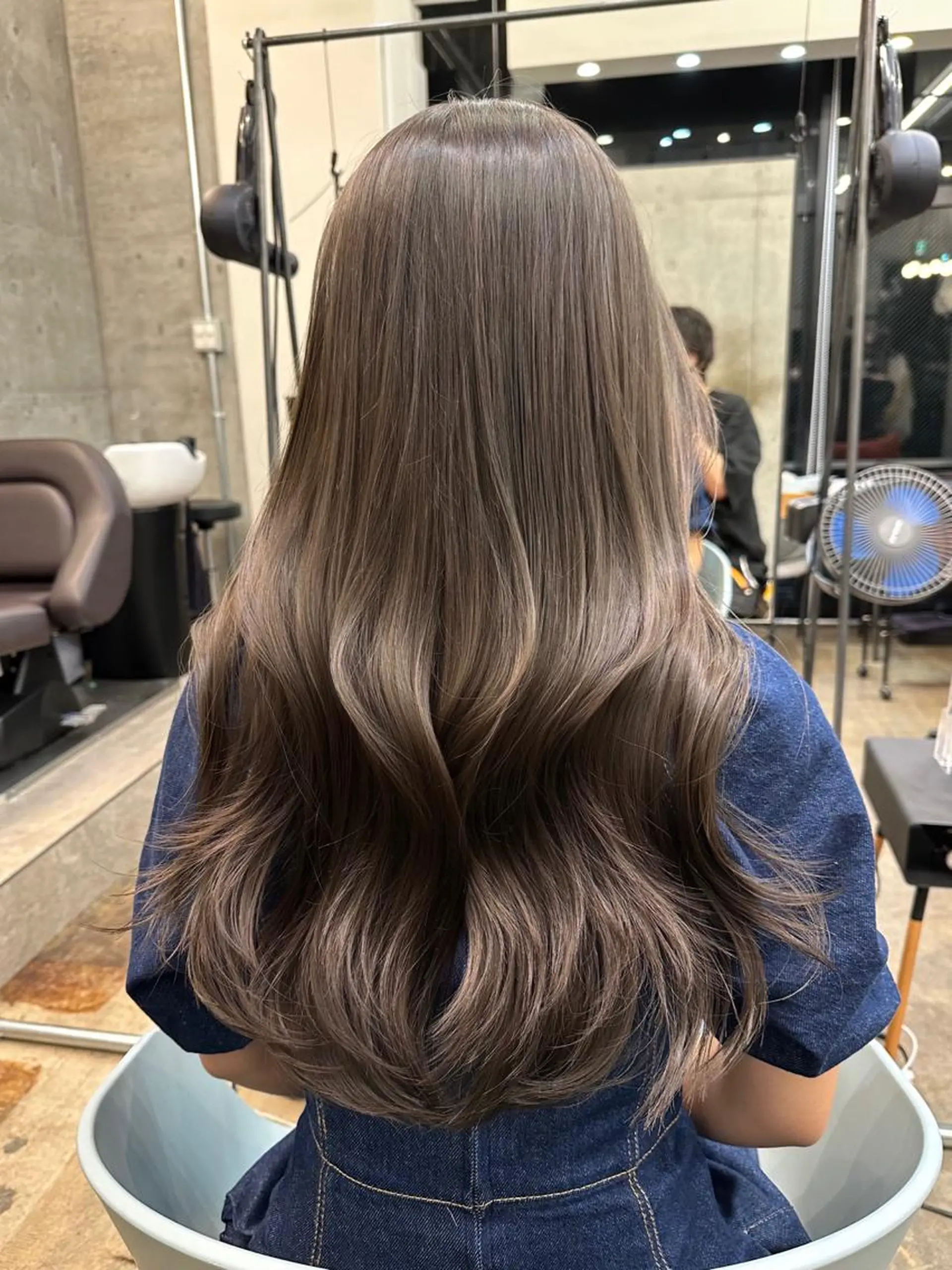 カラー アッシュ ベージュカラー ブリーチ 透明感カラー ブリーチなしカラー カット ヘアカラー 縮毛矯正 トリートメント SALOWIN原宿AROA店所属・顔まわり神カット✂︎ 齋藤雄大【表参道】のヘアスタイル