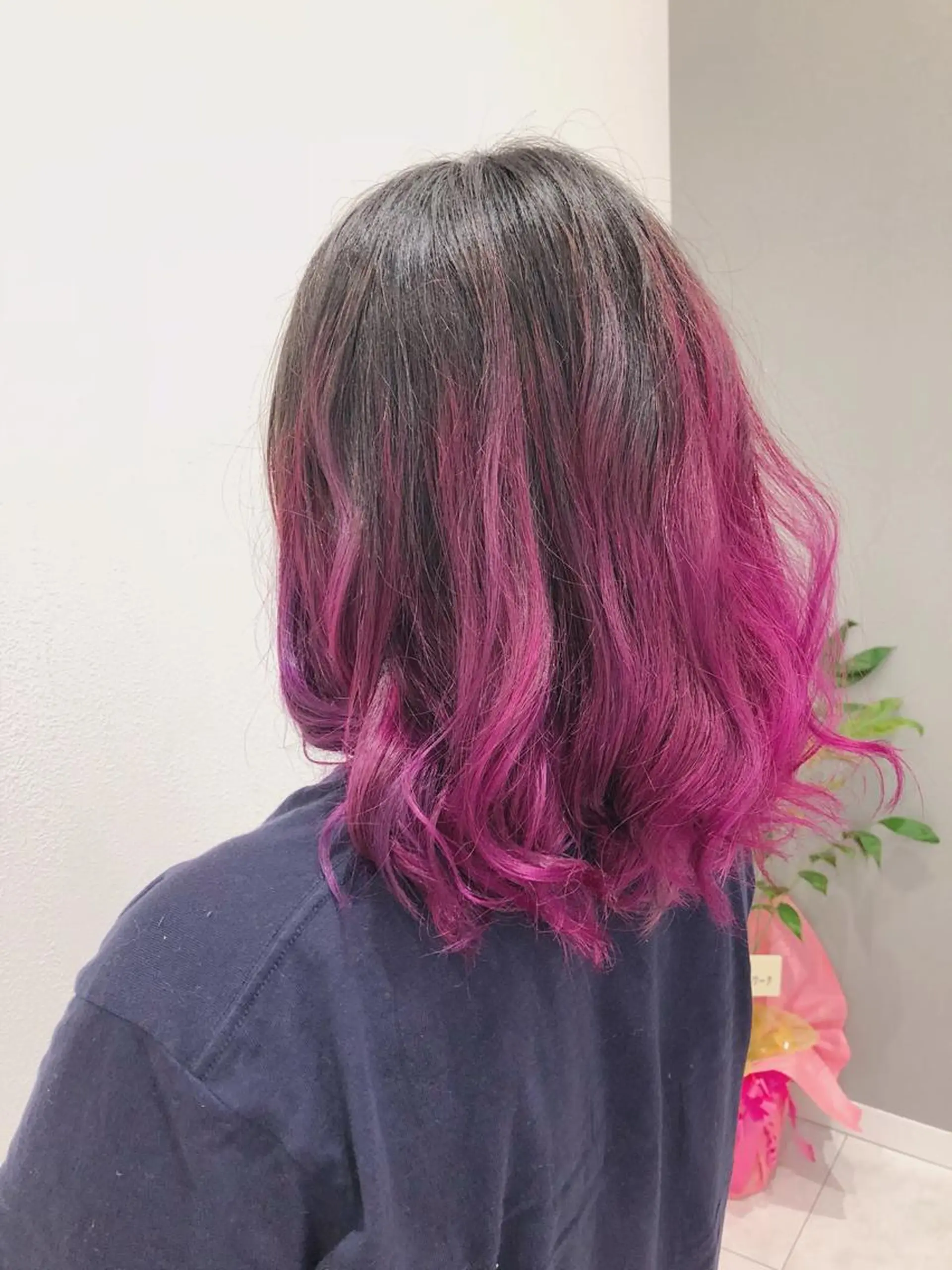 ミディアム パープルカラー ヘアカラー 岸 保奈美のヘアスタイル