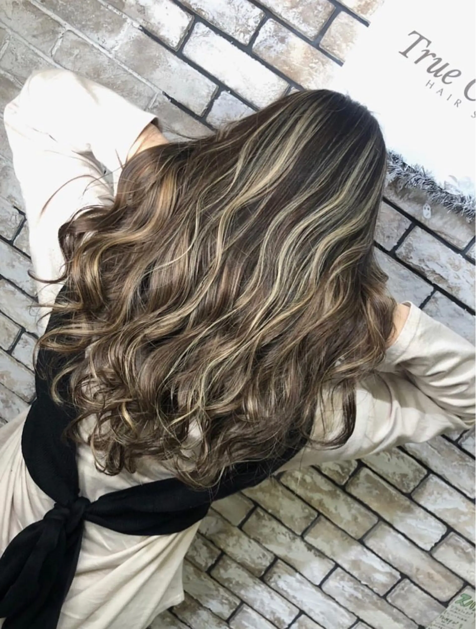ロング シールエクステ ボブ エクステ ハイライト 髪質改善 ヘアカラー ミルクティーハイトー ン💖副店長mikaのヘアスタイル