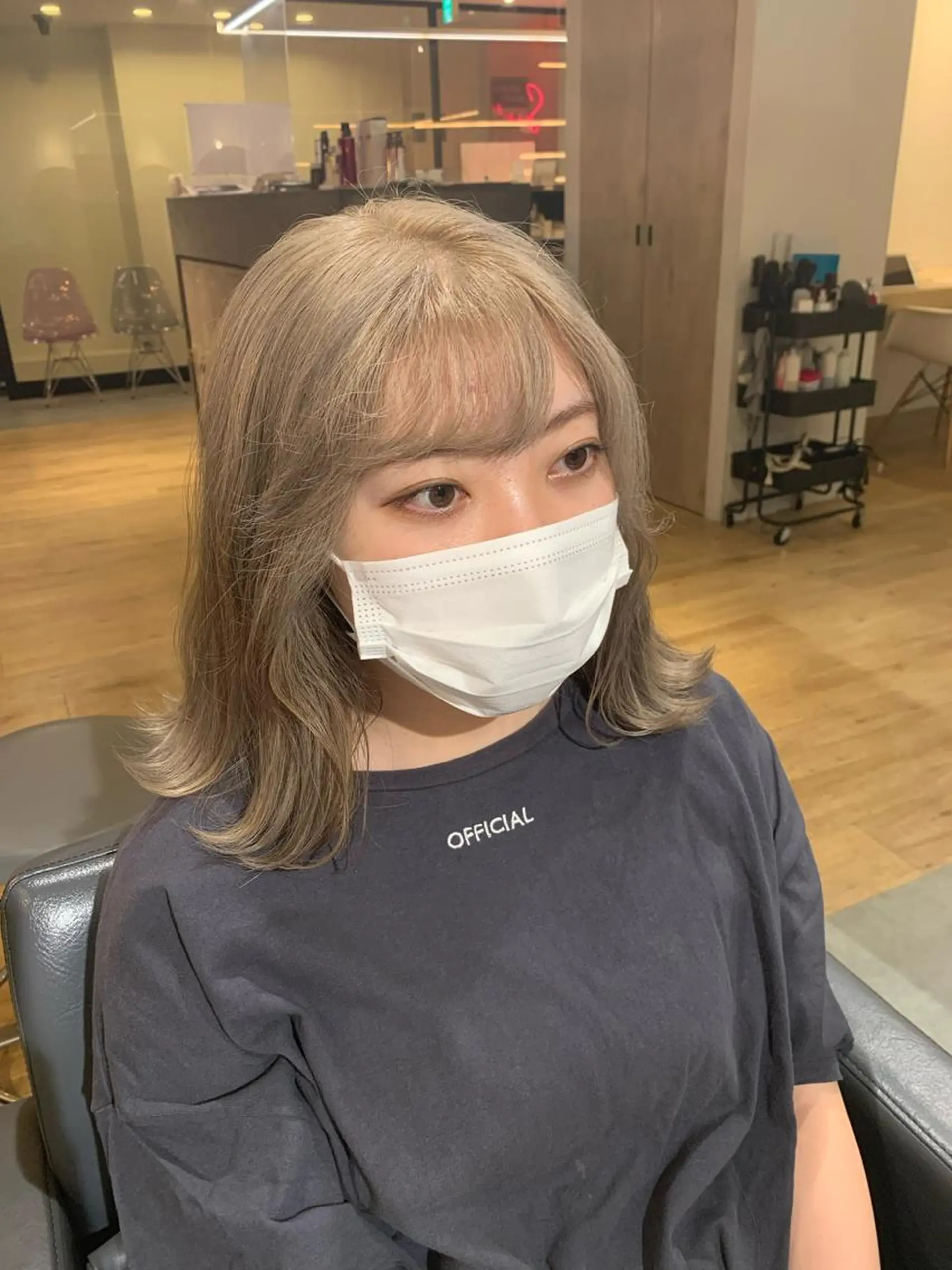 ミディアム カラー ベージュカラー ミルクティーベージュ ヘアカラー 美髪・シールエクステ ホソタニリョウコのヘアスタイル