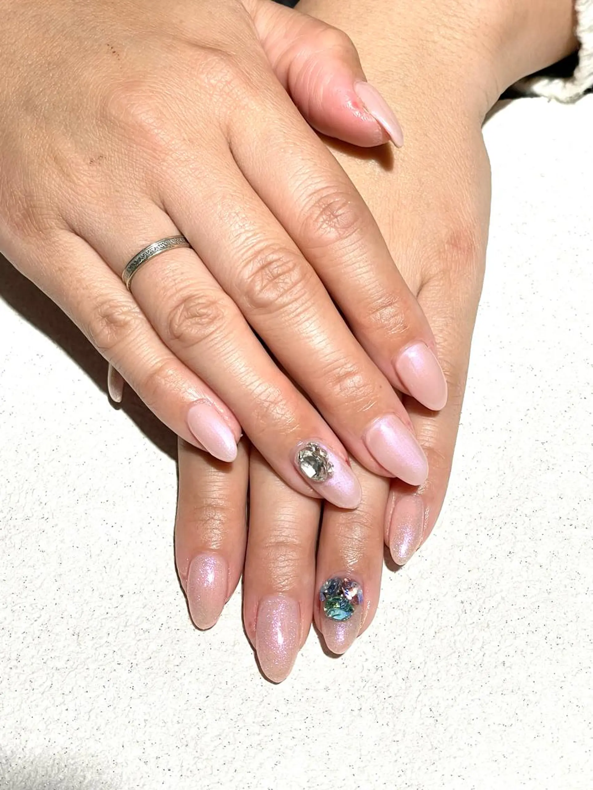 ネイル オーロラネイル キラキラネイル ラメ(グリッター) ピンク シンプルネイル ハンドネイル フットネイル HAIR MAKE Aila所属・Aila.nail _F_AYUMIのネイルデザイン
