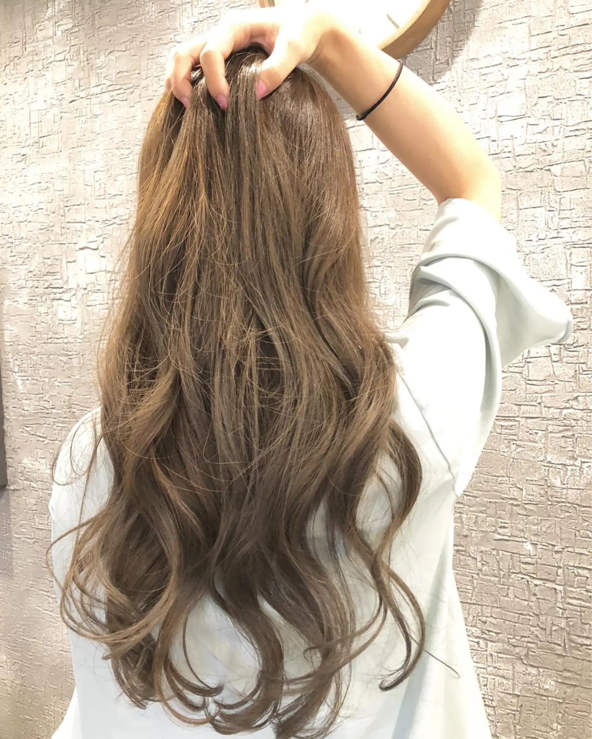 ロング カラー アッシュ アッシュグレー アッシュグレージュ グレージュ ハイトーンカラー カット ヘアカラー トリートメント 川野 賢のヘアスタイル