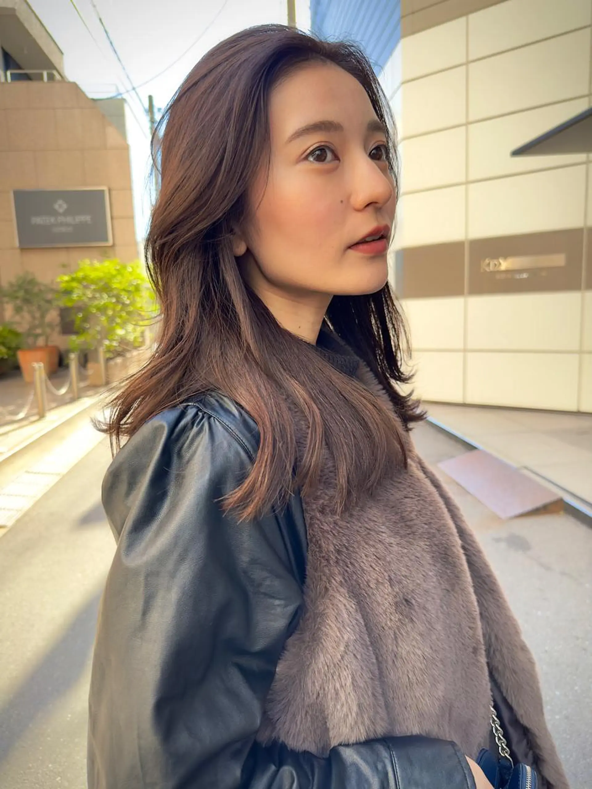 セミロング カラー 透明感カラー かきあげバング レイヤーカット ELTE表参道所属・✨上品レディーなヘア スタイルへ✨髙木諒也のヘアスタイル