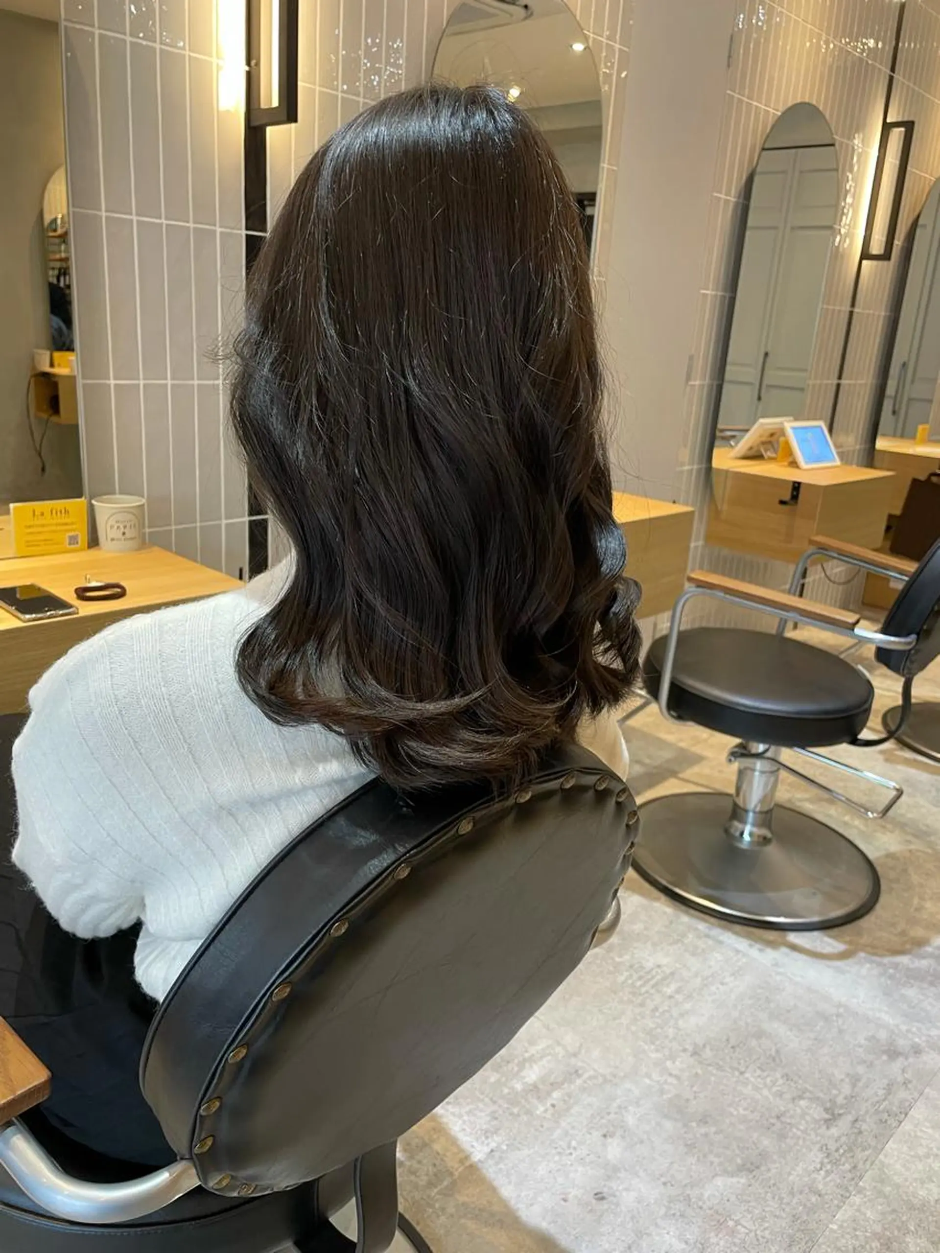 セミロング 韓国風ヘア RAF   TOKYO所属・複雑履歴に対応ブリー チ無しダブルカラーのヘアスタイル