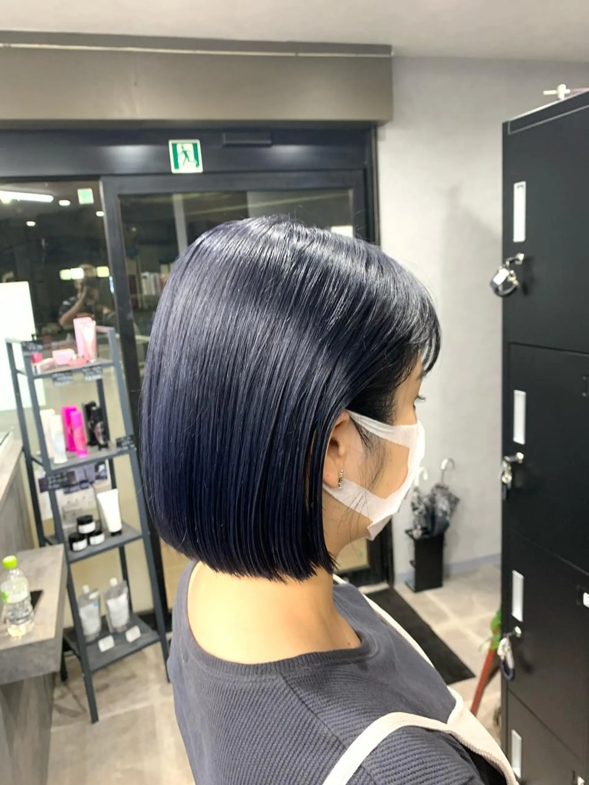 ショート カラー ブリーチ ネイビーカラー ヘアカラー hairworksbadass所属・菊地 旬のヘアスタイル