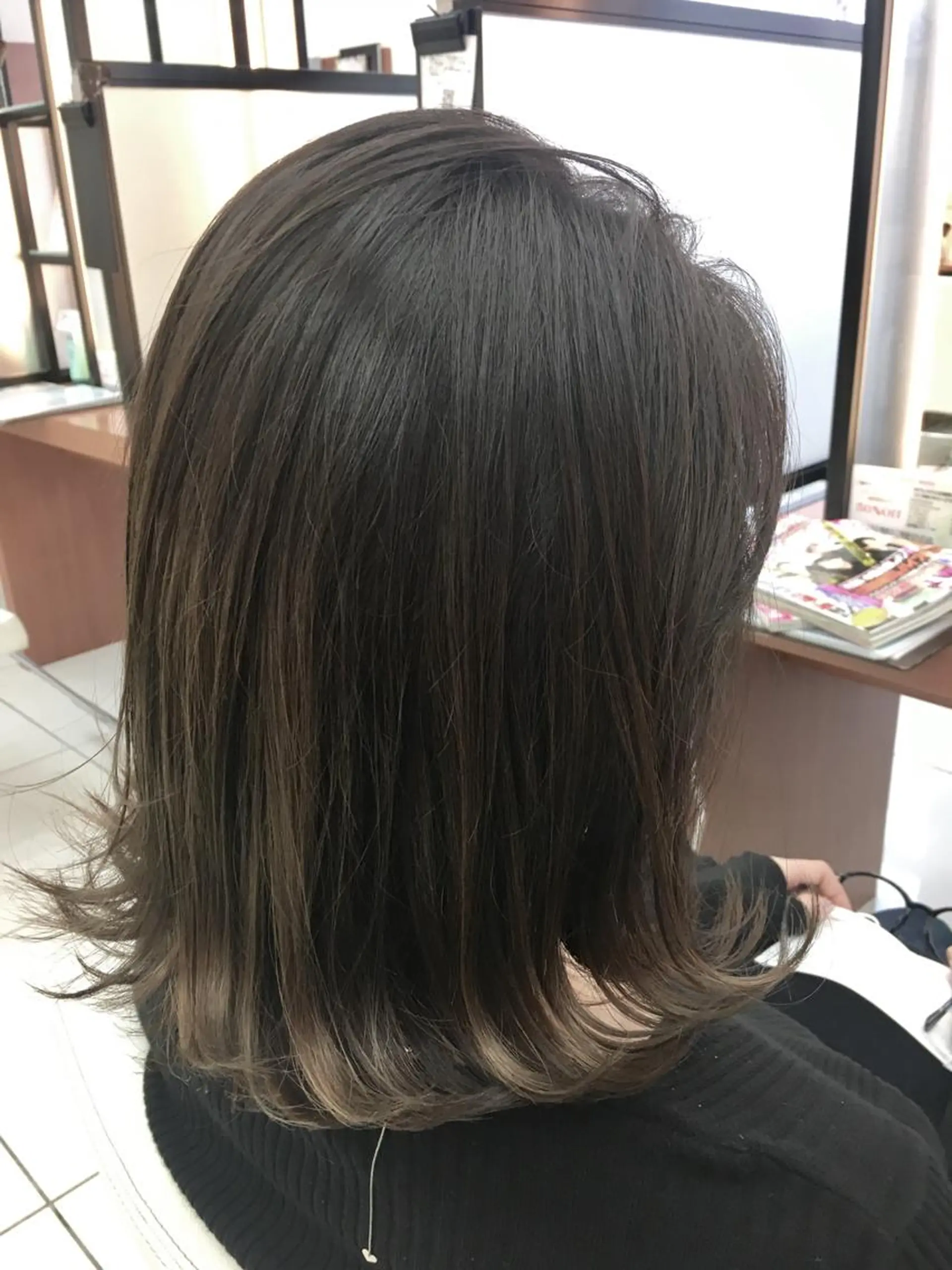ショート カラー 切りっぱなしボブ ブルーカラー ブルージュ イルミナカラー ボブ N° jillva ♦️川端裕司♦️のヘアスタイル