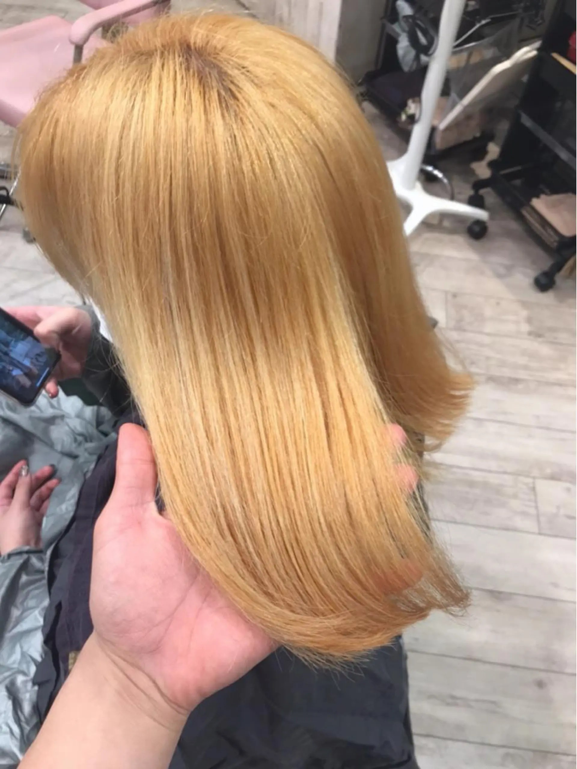 セミロング カラー ブリーチ ハイライトカラー ハイライト 高島大登/顔周り /レイヤーカットのヘアスタイル