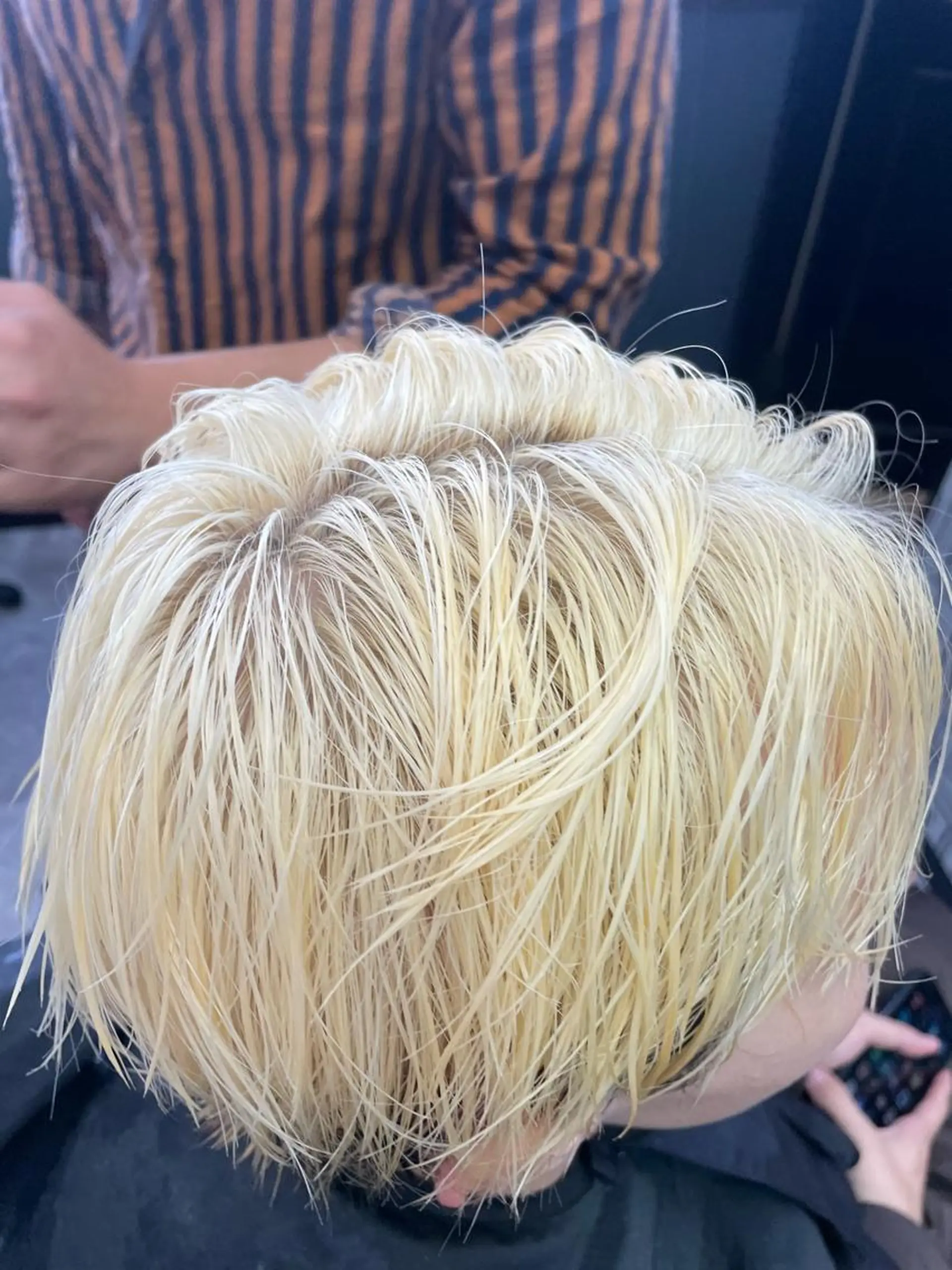 ショート カラー ブリーチ 篠原 侑作のヘアスタイル