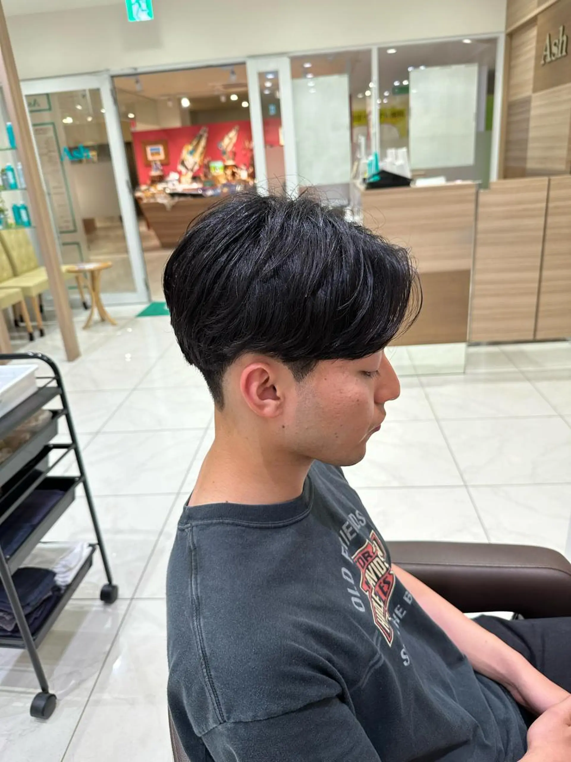 ショート パーマ メンズ センターパート メンズパーマ ニュアンスパーマ カット パーマ 渡邉 理央のヘアスタイル