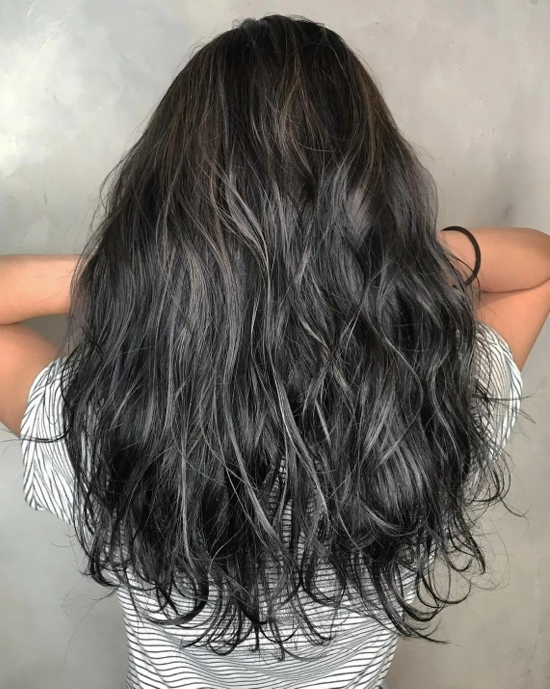 カラー ロング アッシュ ブルーカラー ブルージュ ハイライトカラー メッシュ N° aria 三軒茶屋のヘアスタイル