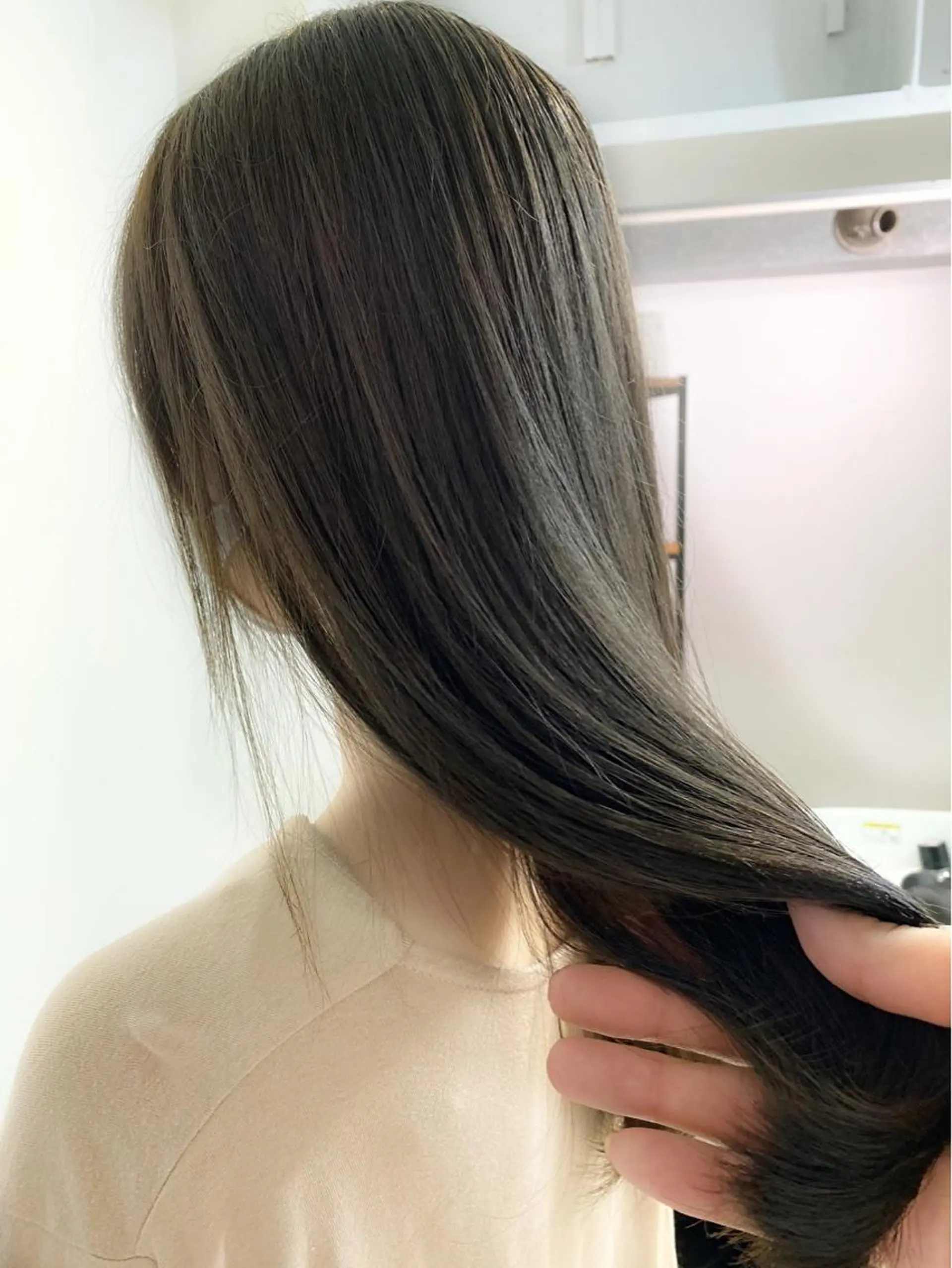 ロング カラー ベージュカラー ブリーチ ブリーチなしカラー オリーブベージュ ヘアカラー ALLY（アリー）所属・ミニモお気に入り数 No.1宍戸雄弥のヘアスタイル