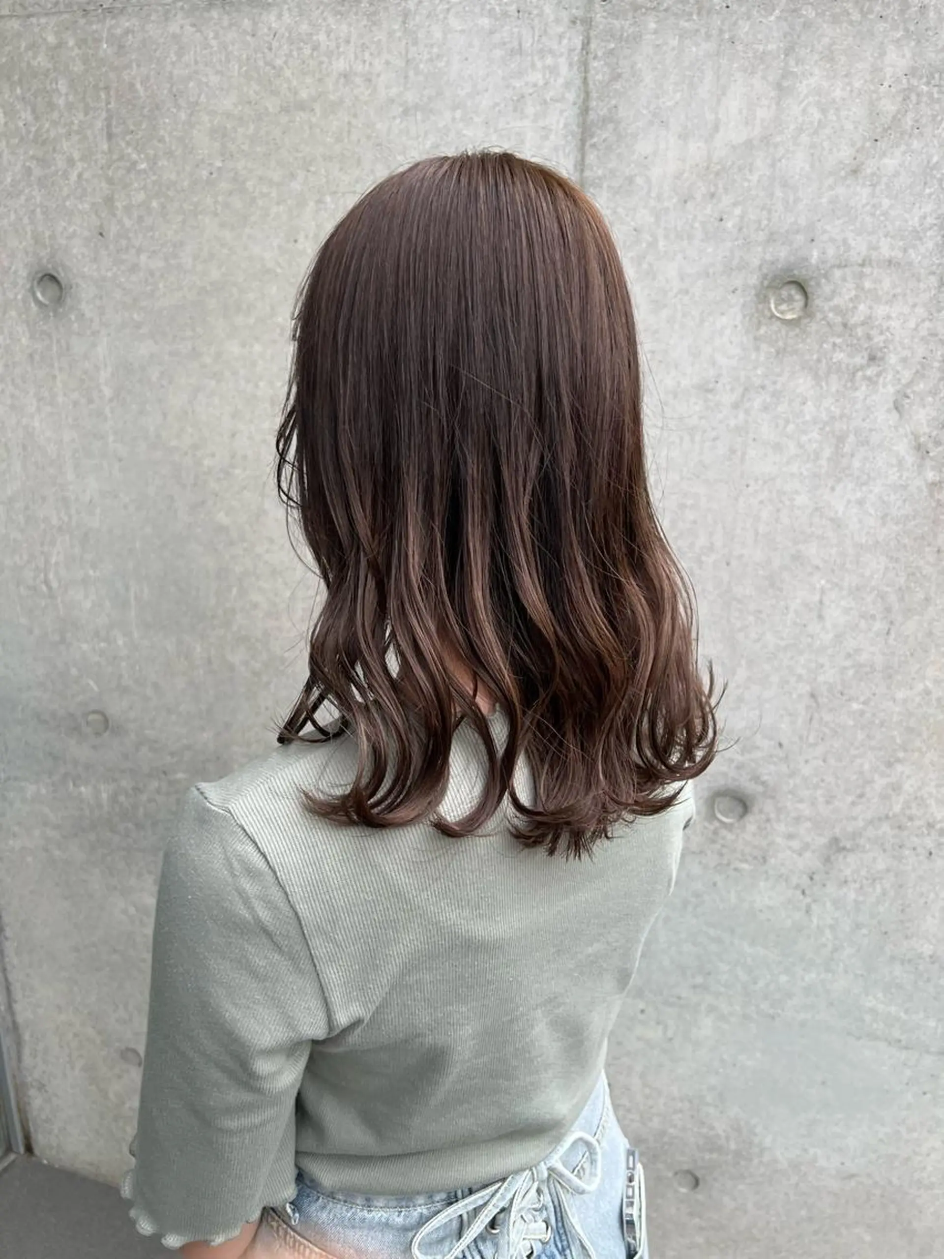 セミロング カラー グレージュ スパイキーショート パーマ　具志堅　太志のヘアスタイル