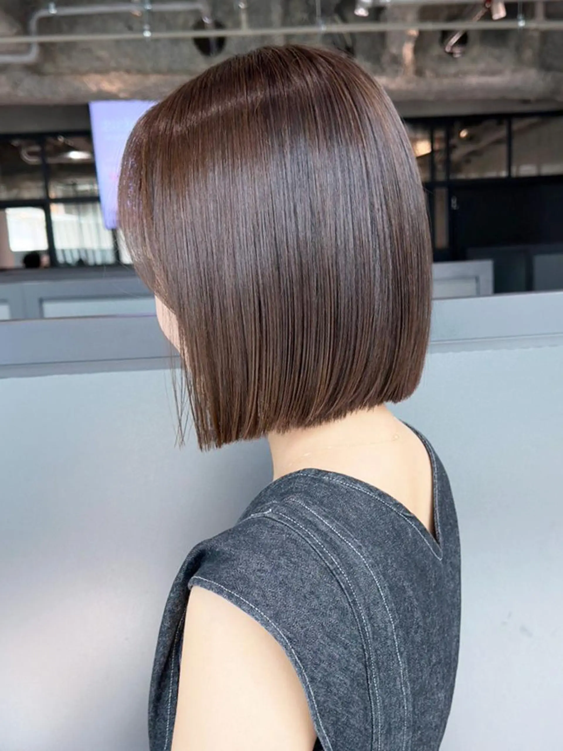 ミディアム カラー グレージュ ボブ カット ヘアカラー トリートメント ITbyALBUM 松戸のヘアスタイル