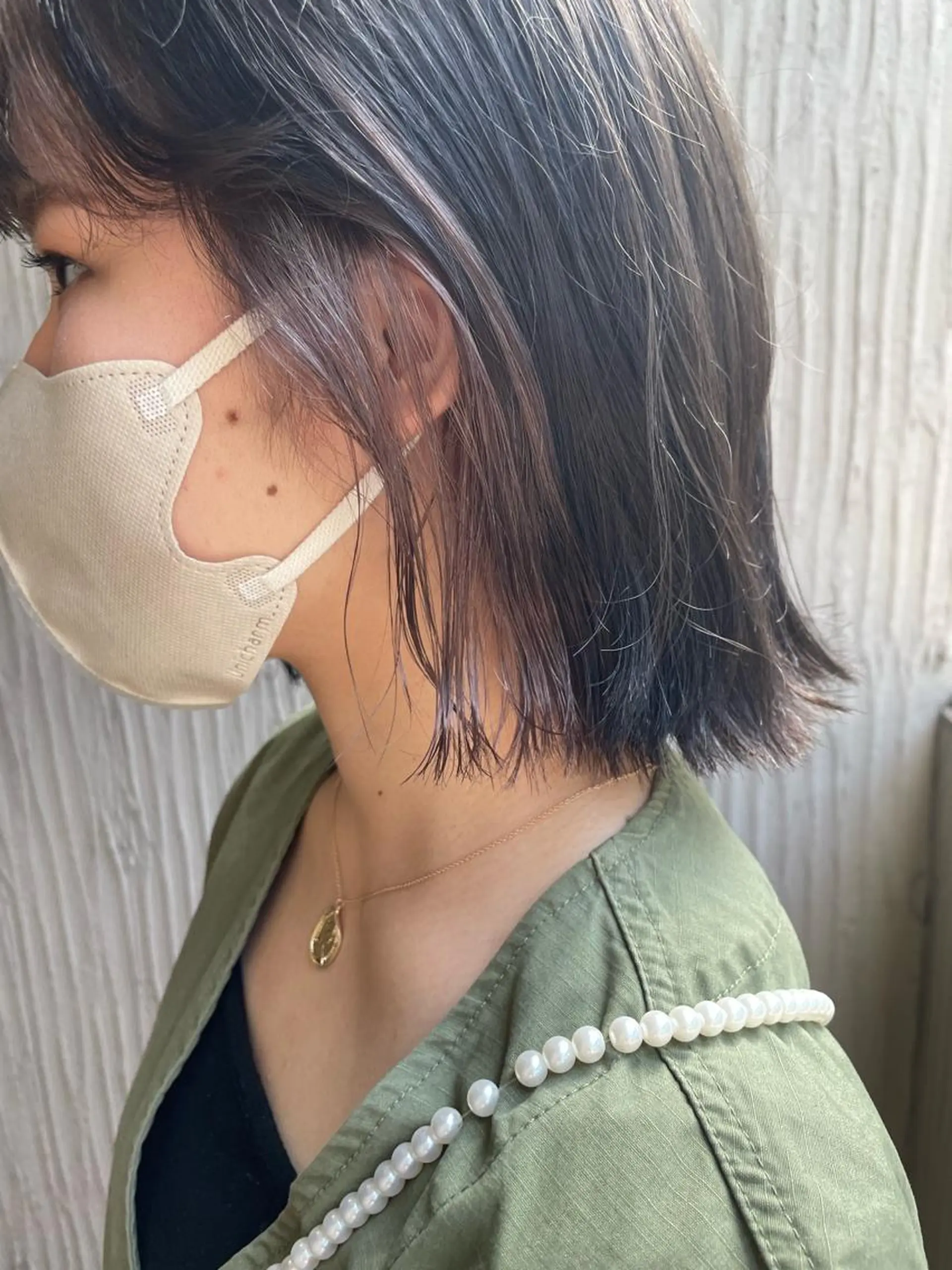 ミディアム カラー ベージュカラー イヤリングカラー ハイライトカラー インナーカラー ハイライト Rin:nel hair所属・Takanishi くすみベージュカラーのヘアスタイル