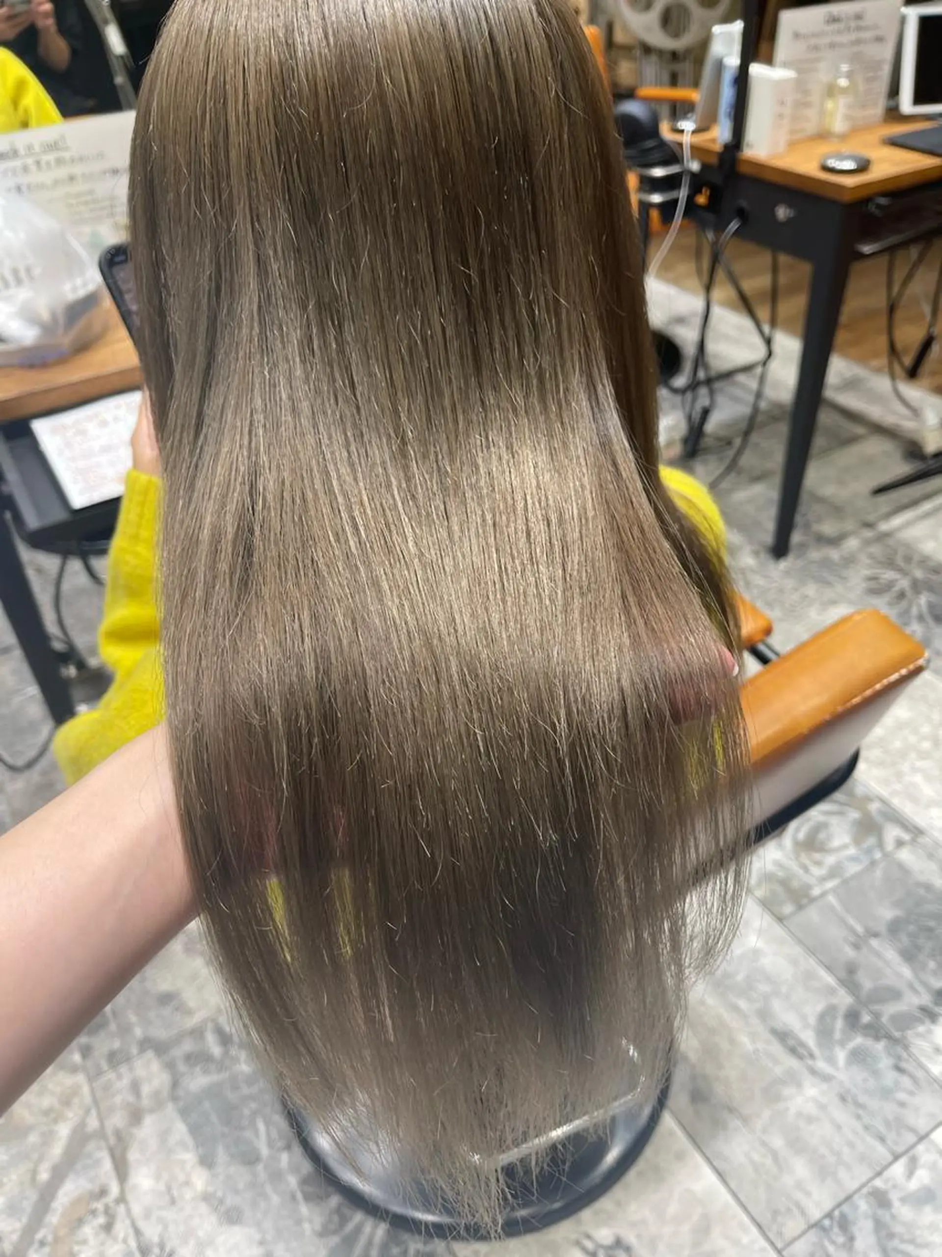 ロング カラー ベージュカラー ミルクティーベージュ SAYAKA🩶 レイヤー韓国ヘア新宿のヘアスタイル