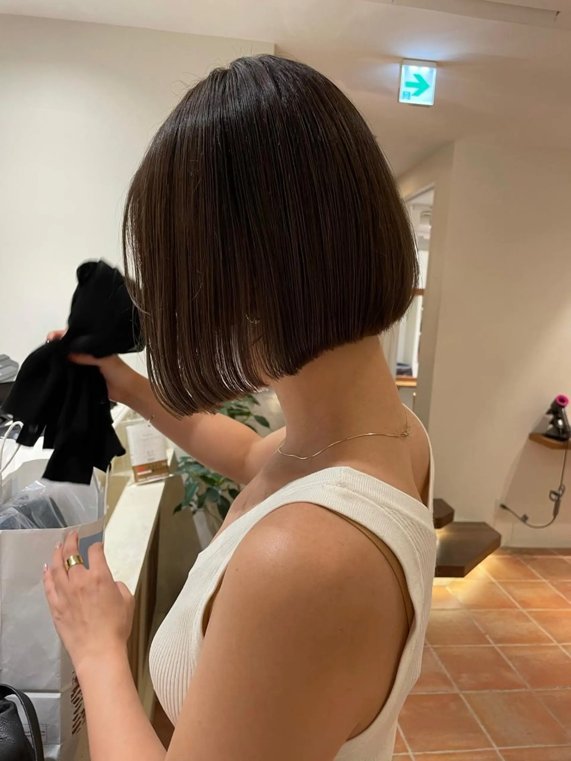 ショート カラー 切りっぱなしボブ グレージュ オリーブグレージュ オリーブグレー ボブ カット ヘアカラー トリートメント ボブ/レイヤー/ケア パーマ/リュウタのヘアスタイル