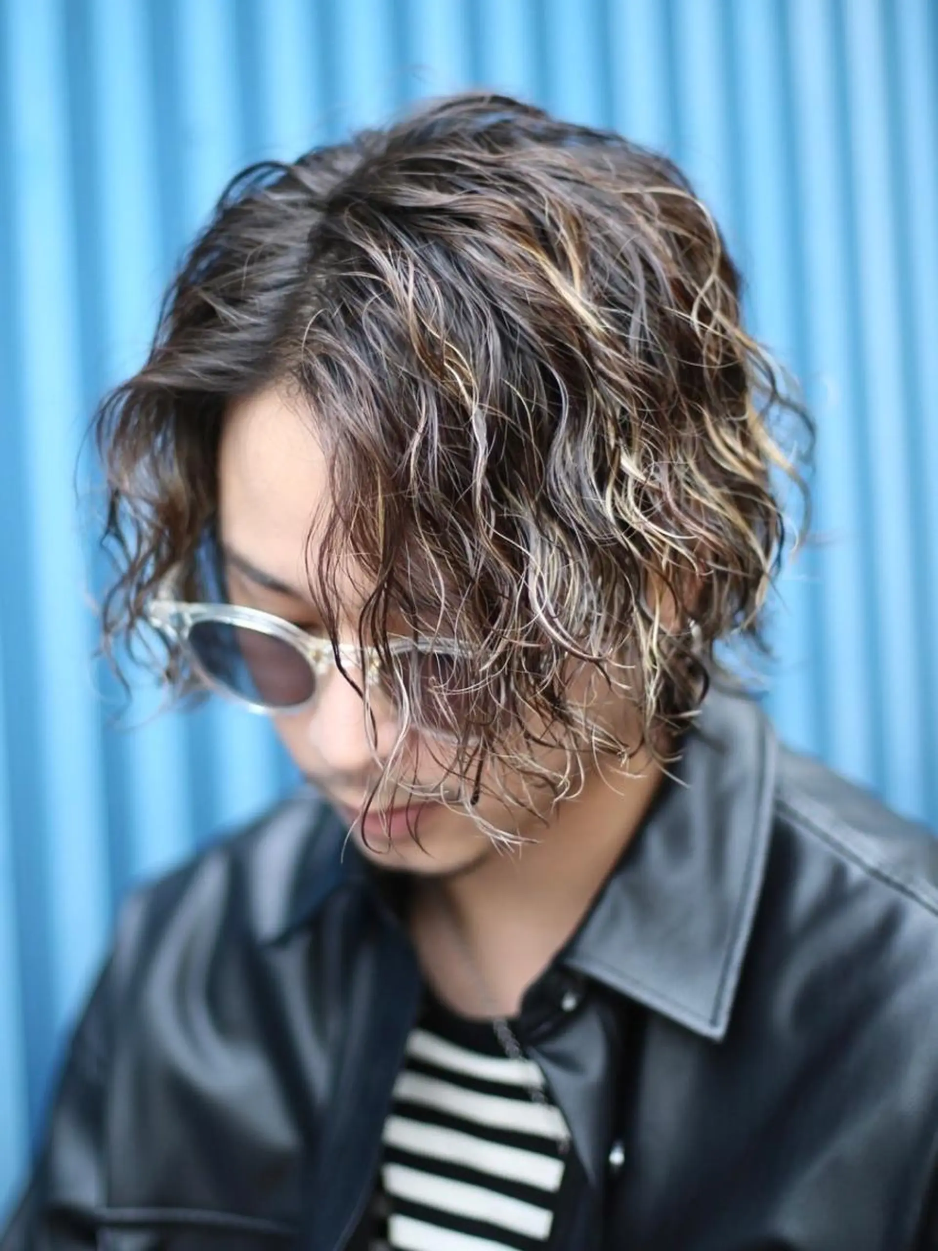 ショート メンズ 波巻きパーマ カット ヘアカラー パーマ 仲井間　賢雄 fifthのヘアスタイル