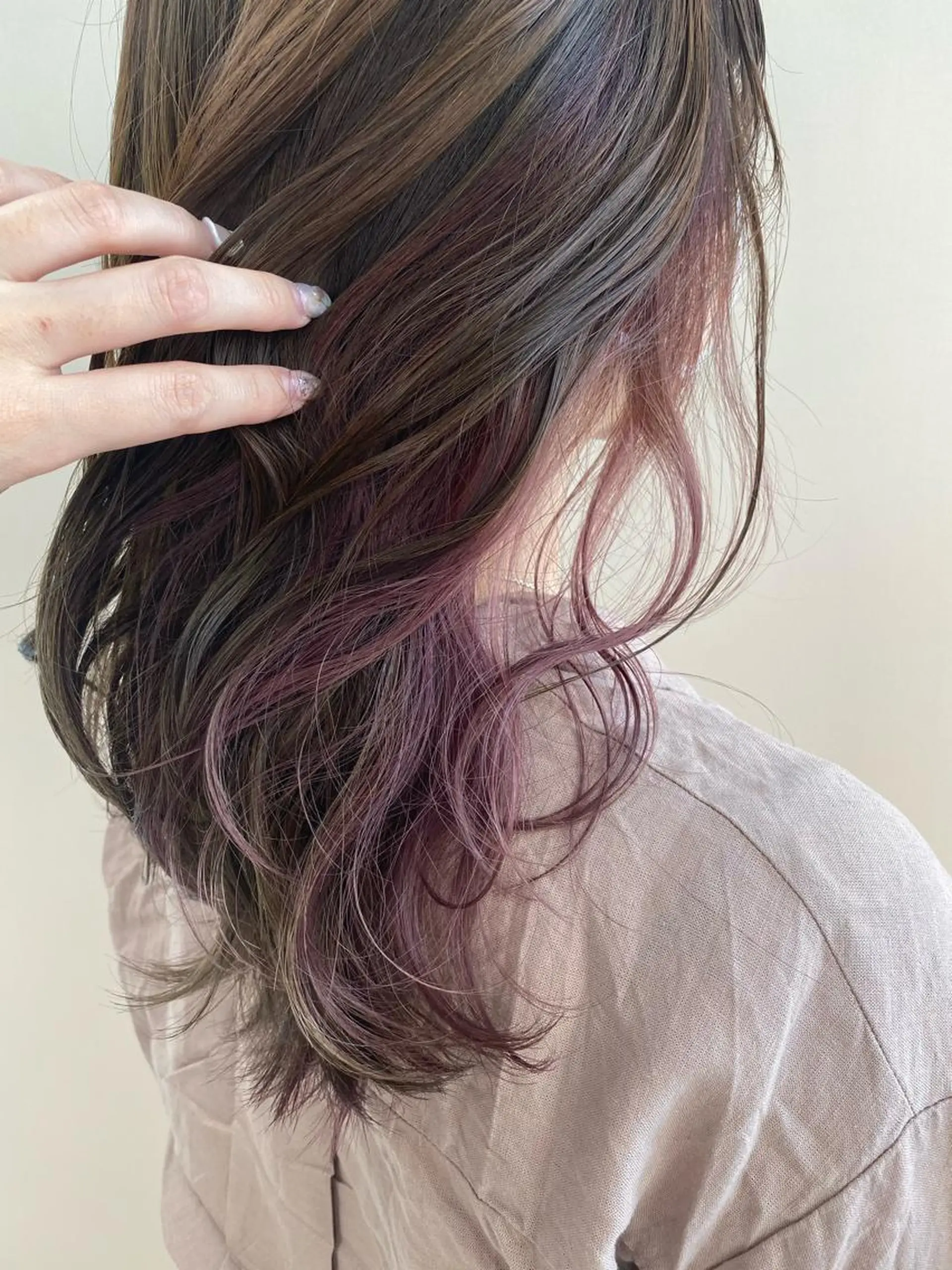 ロング カラー ベージュカラー インナーカラー ピンクカラー ベージュ/インナー カラー🤍Rieのヘアスタイル