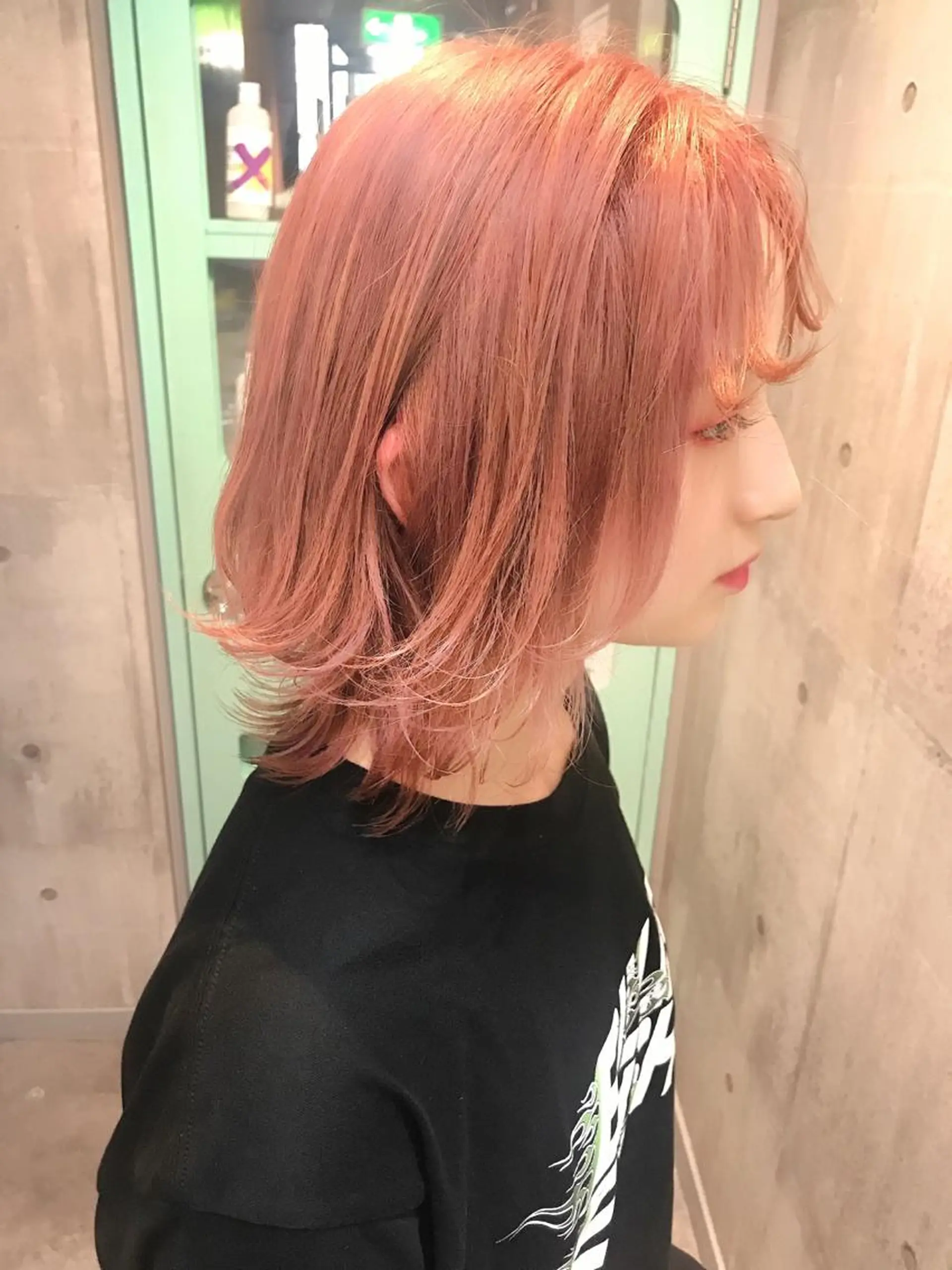 ミディアム カラー ピンクカラー ホワイト&レイヤーカ ットエクステ長畠俊輔のヘアスタイル