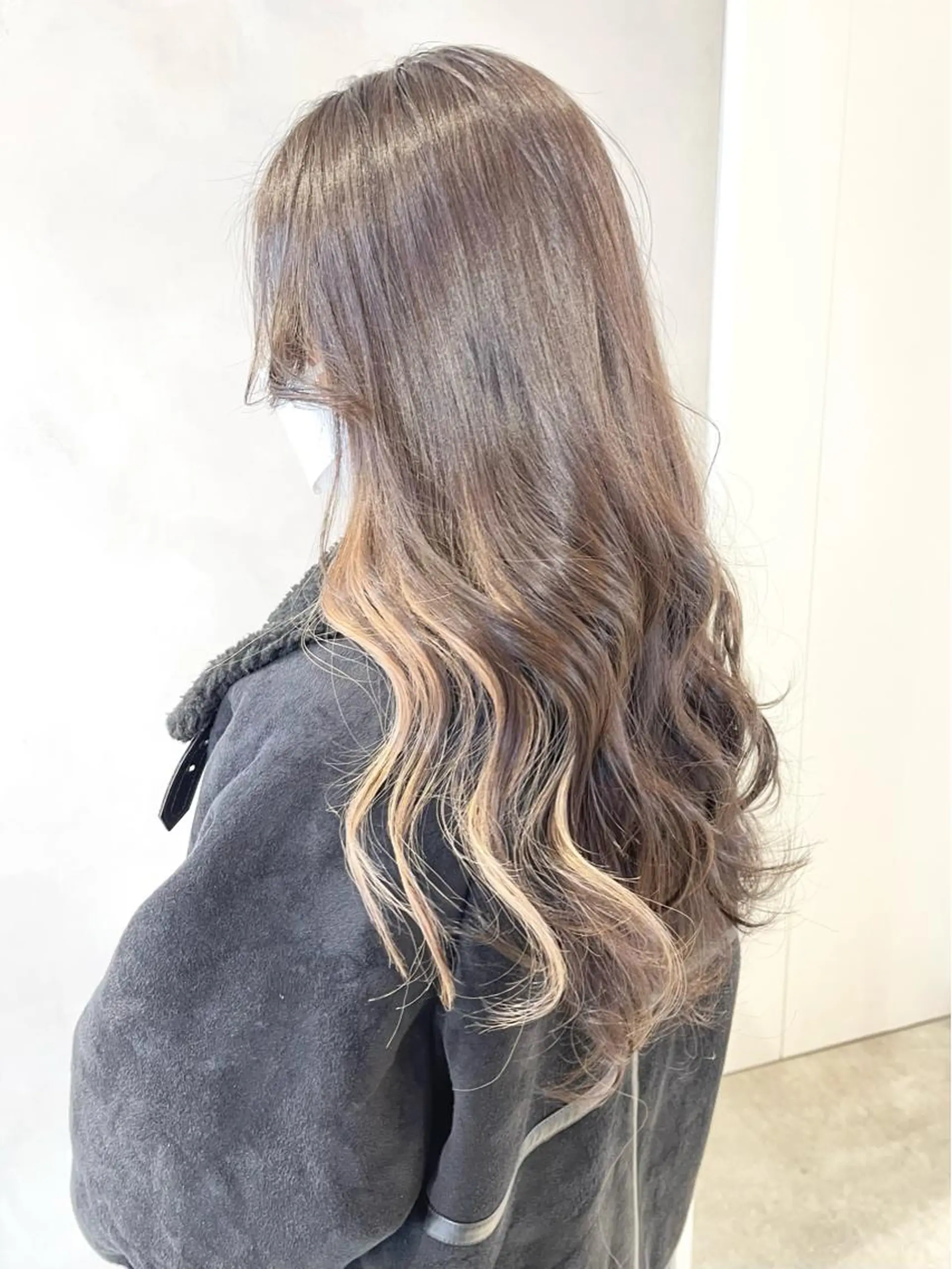 ロング カラー ベージュカラー ホワイトベージュ ヘアカラー トリートメント 🦋レイヤーカット ミドリカワ🦋のヘアスタイル