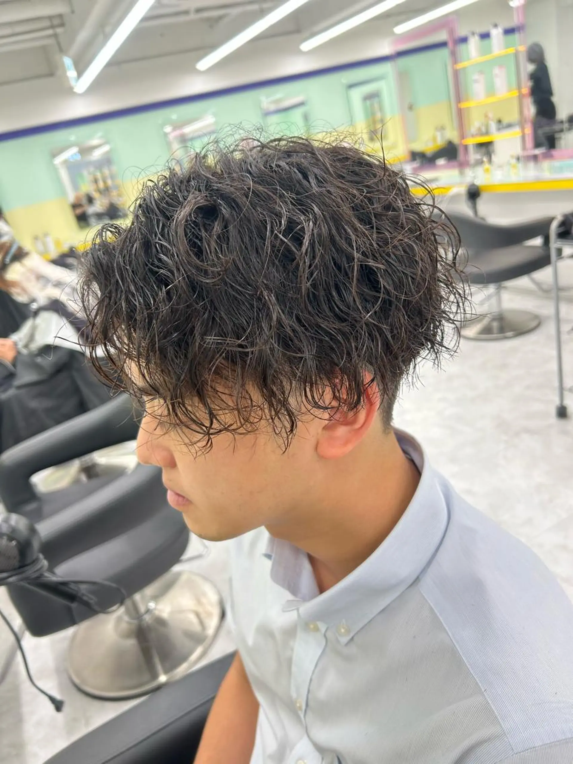 ミディアム カラー パーマ ヘアアレンジ メンズ キッズ ネイル マツエク・マツパ アイブロウ ミディアムパーマ センターパート メンズパーマ カット パーマ トリートメント メンズ指名No. 1 🔥Riku🔥のヘアスタイル