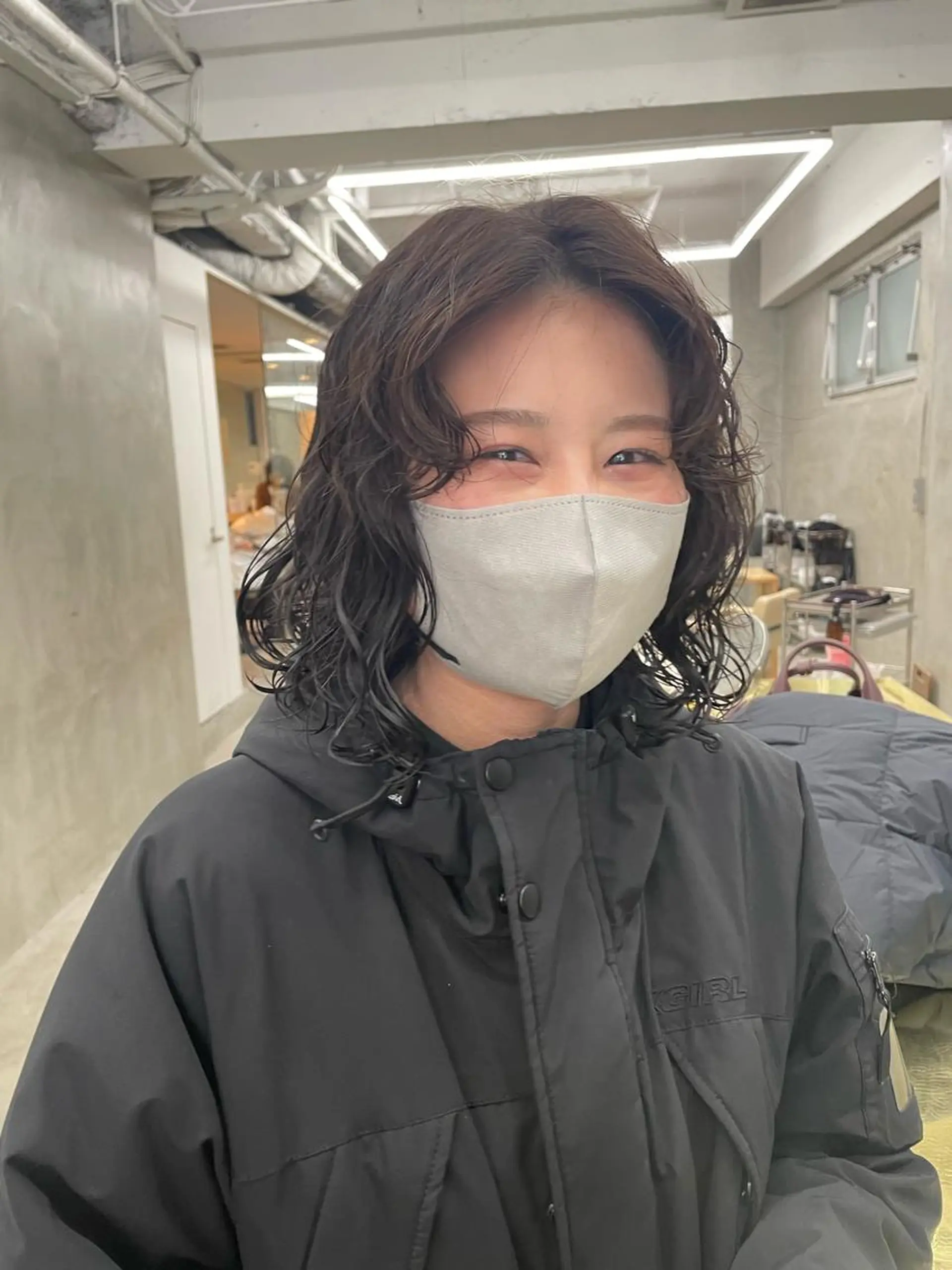 ミディアム カラー パーマ ヘアアレンジ メンズ ミディアムパーマ メンズバレイヤージュ メンズブリーチ センターパート フェードカット ハイトーン/レイヤー 🌸さくらのヘアスタイル