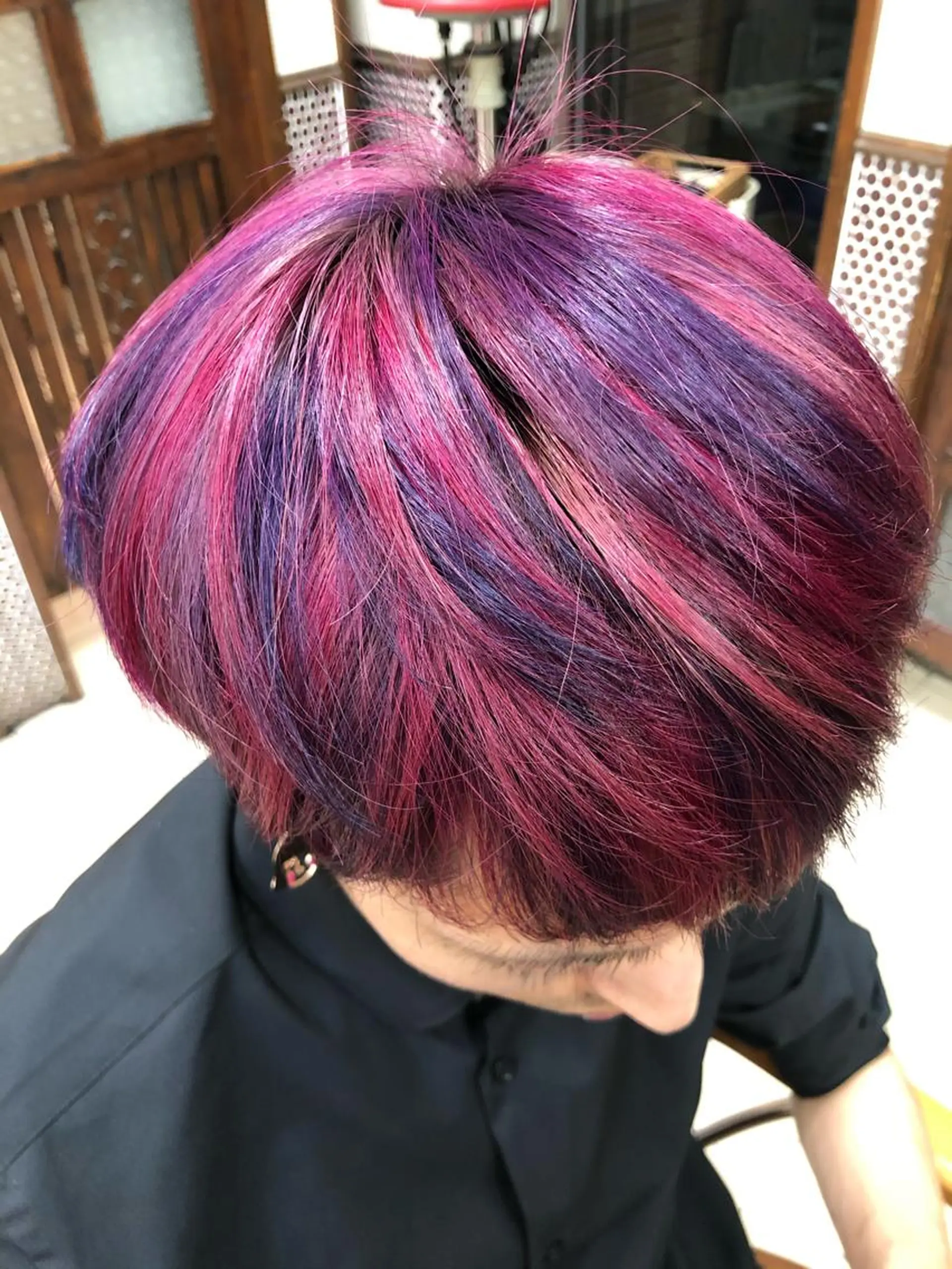 カラー メンズ ピンクカラー バイオレットカラー 白髪ぼかし脱白髪染め 大塚綾のヘアスタイル