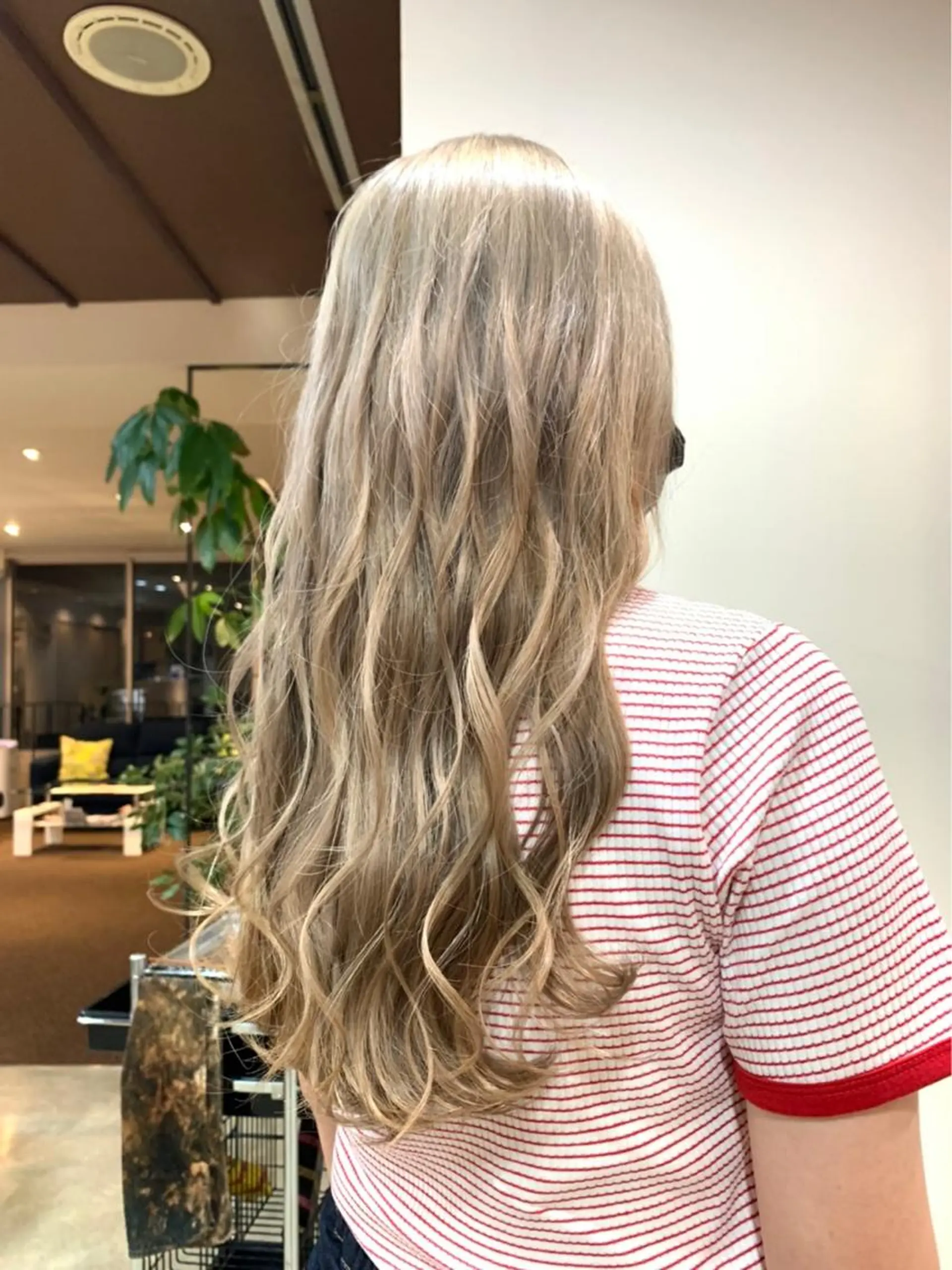 ロング ヘアカラー W_SALON ［触れたくなる艶髪］のヘアスタイル