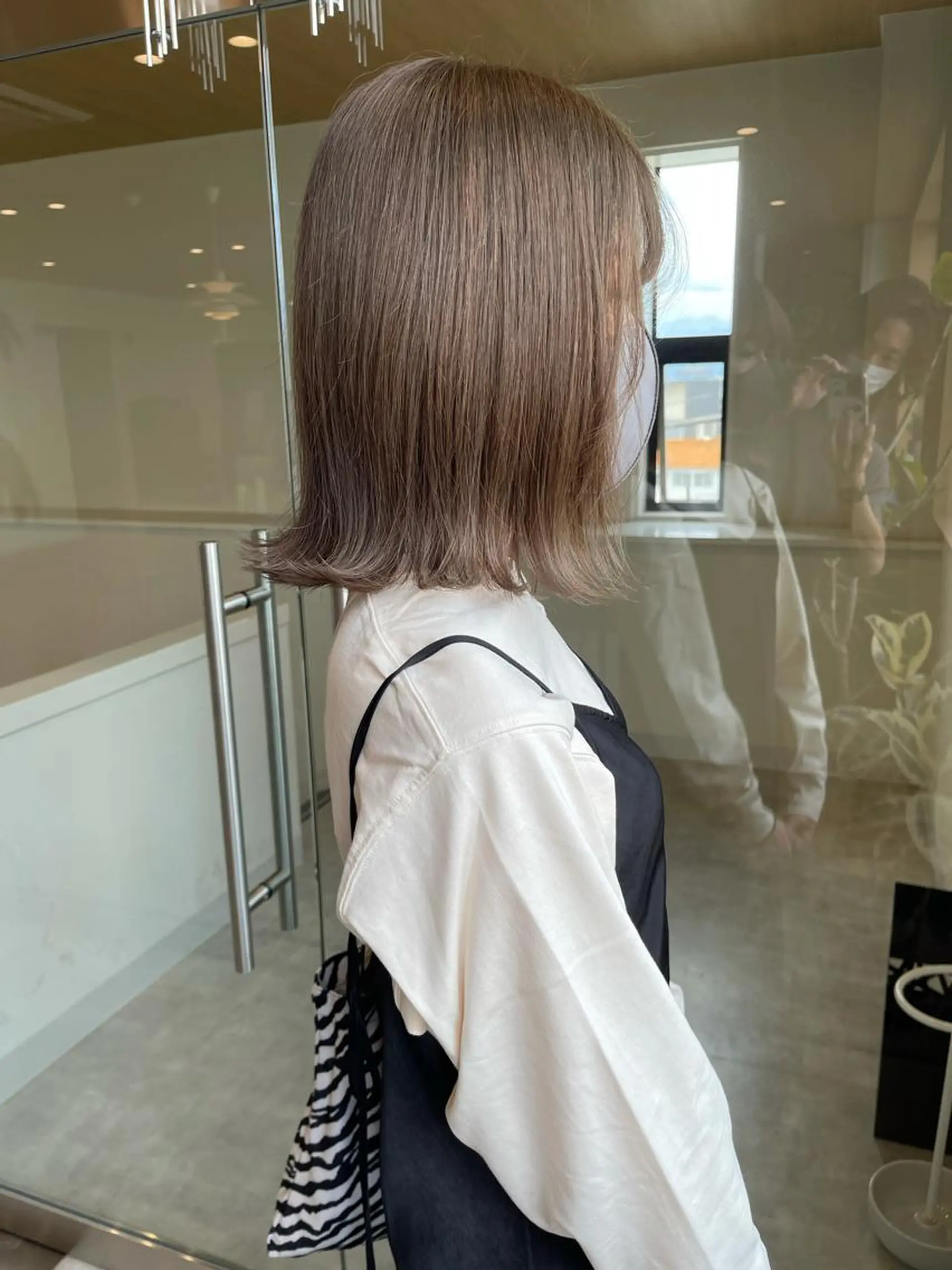 ミディアム Maison所属・清水 亮太／赤み消しカラーのヘアスタイル