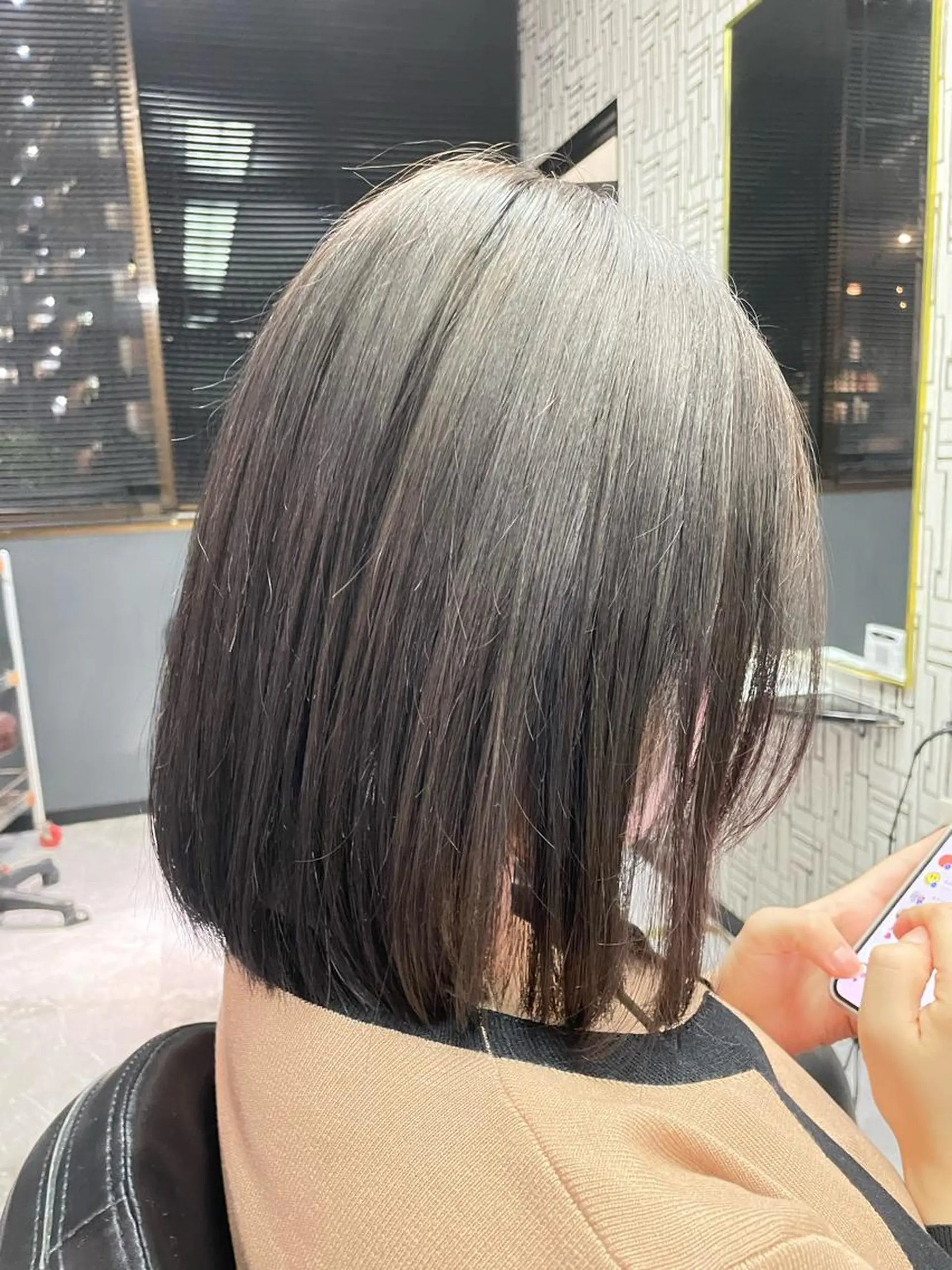 ショート カラー ブリーチ ケアブリーチ ハイトーンカラー ショートヘア 縮毛矯正 ヘアカラー 篠原 侑作のヘアスタイル