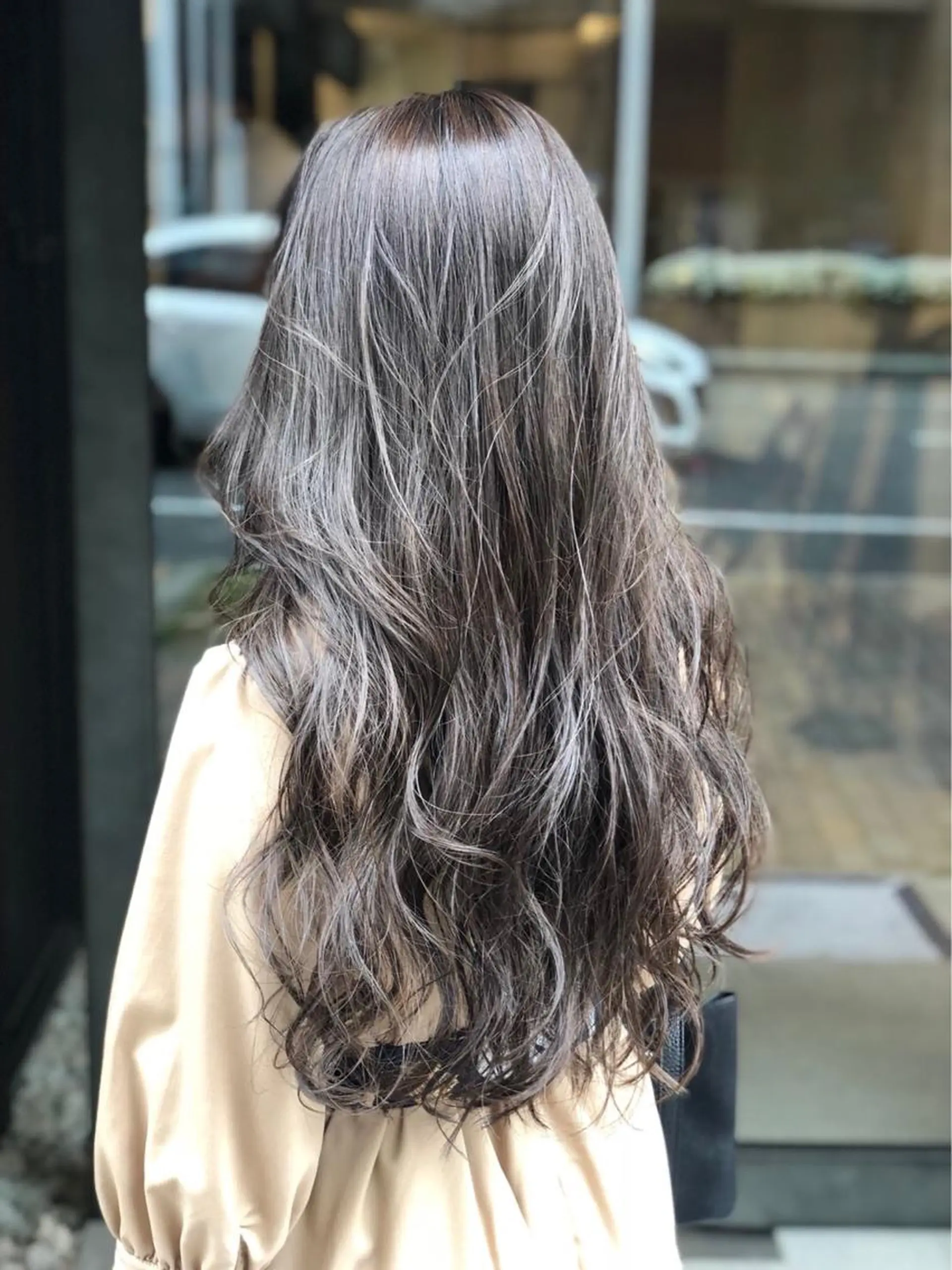 ロング カラー ブリーチ デザインカラー グレージュ ハイトーンカラー 田中 巧のヘアスタイル